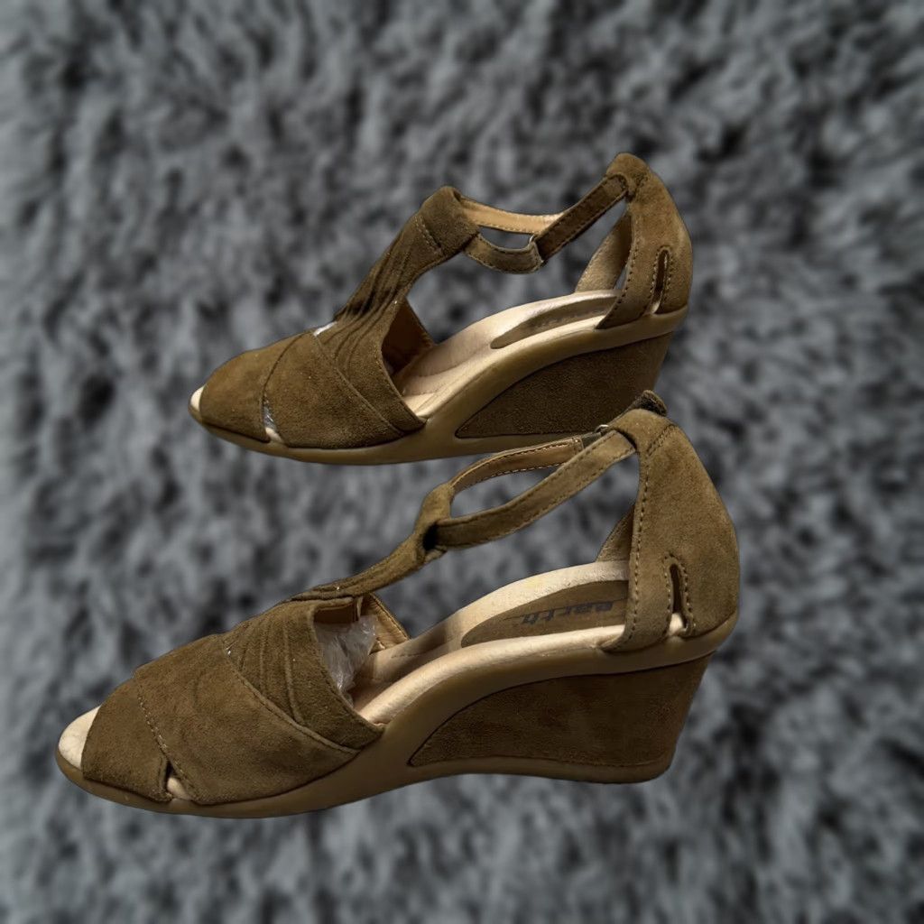 Vintage VINTAGE Earth Sandals Womens 7 Leather Suede Wedge Heel Y2K Cushioned Sustainable Casual Sandal Brown 90s Bohemian Retro Women Size US 7 / IT 37 - 1 Thumbnail