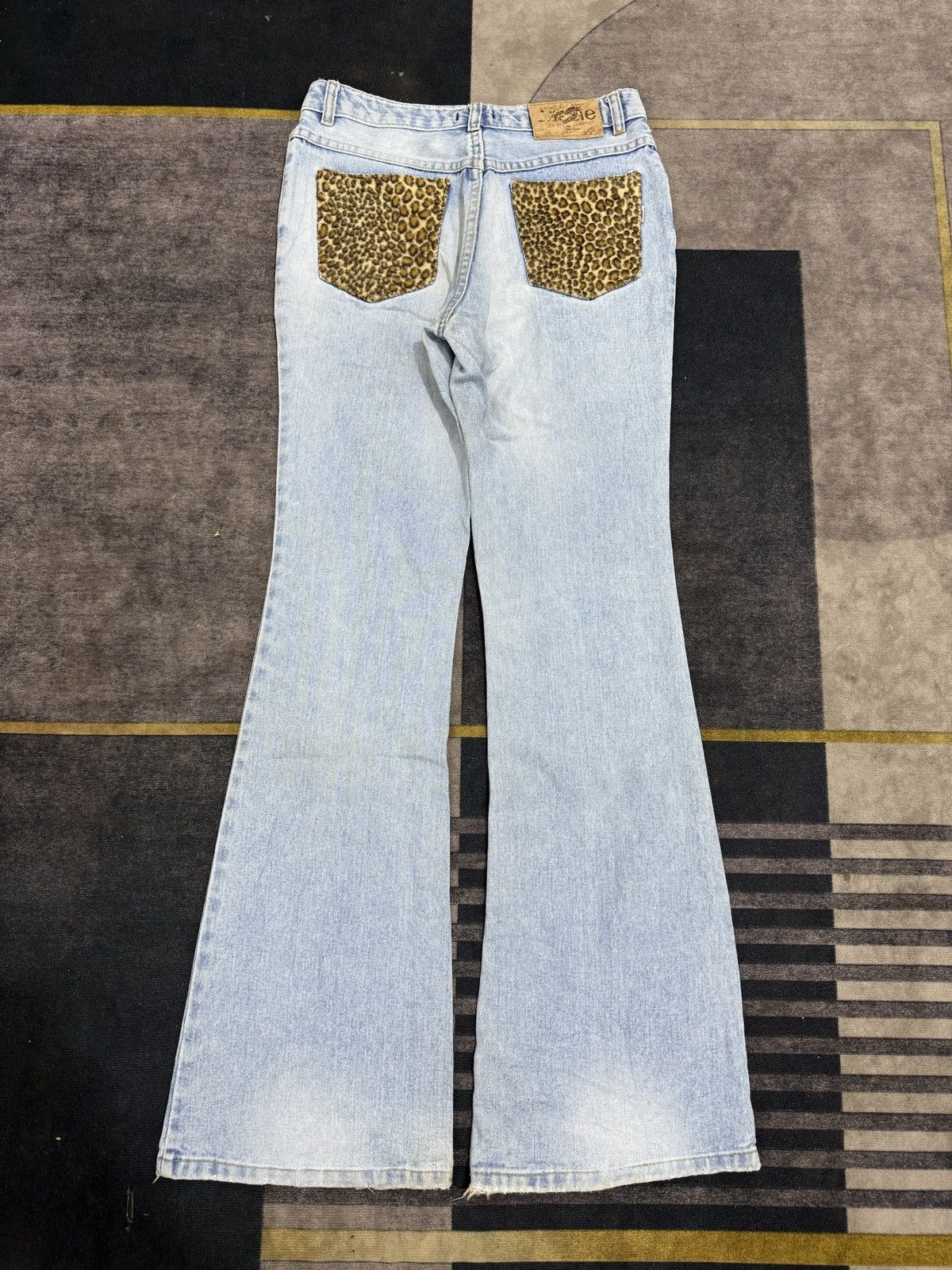 JASSIE FLARE LEO PARD IFSIX DENIM PANTS