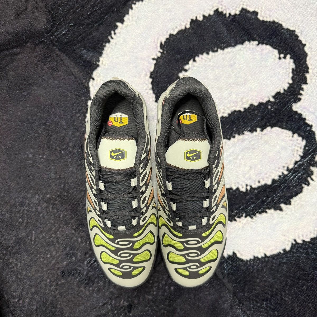 Nike Nike Air Max Plus Drift Light Silver Volt Size US 10 / EU 43 - 4 Thumbnail
