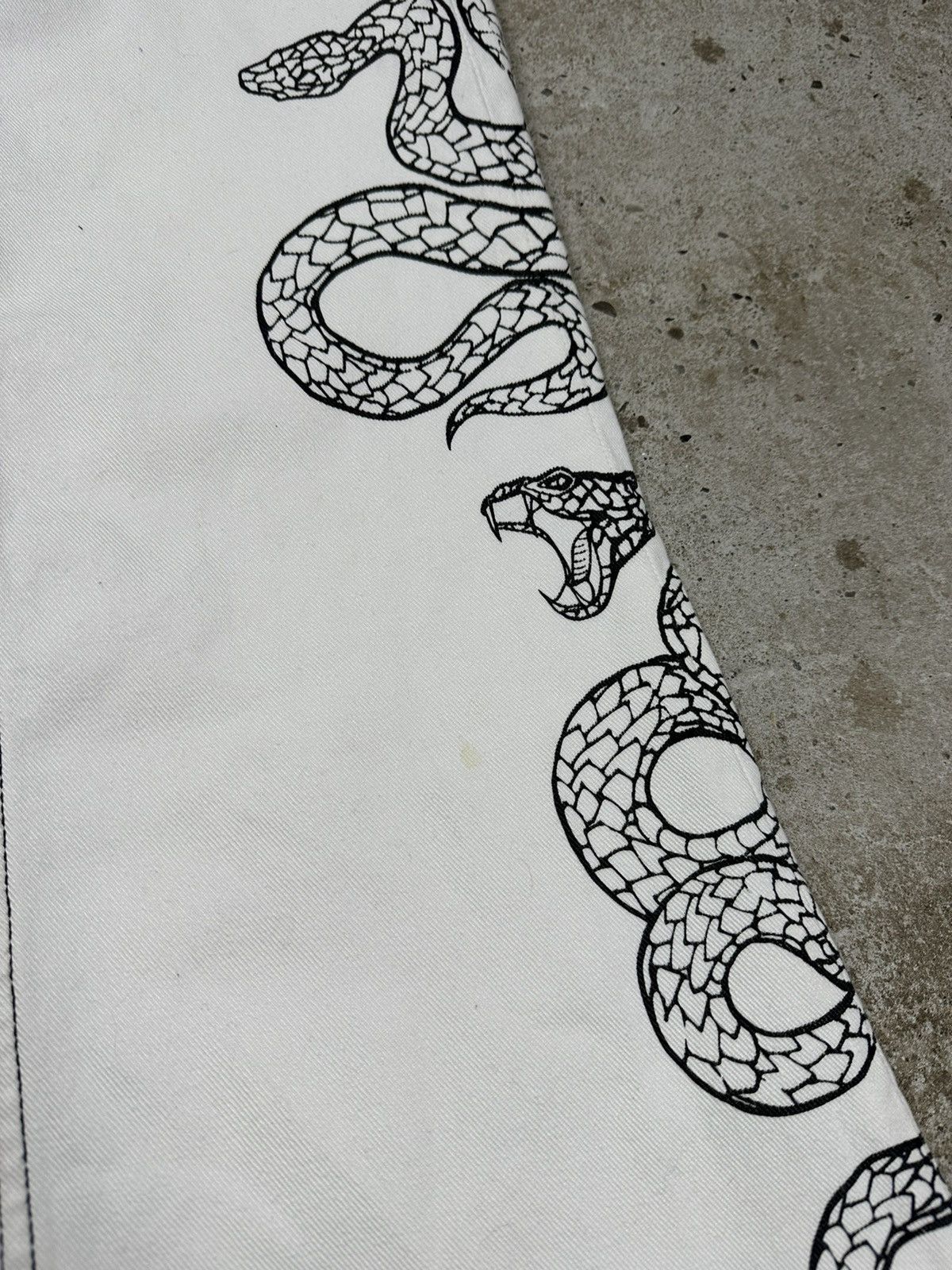 If Six Was Nine × Japanese Brand × Vintage Vintage White Bootcut Snake Print Flared Denim Pants Size US 32 / EU 48 - 6 Thumbnail