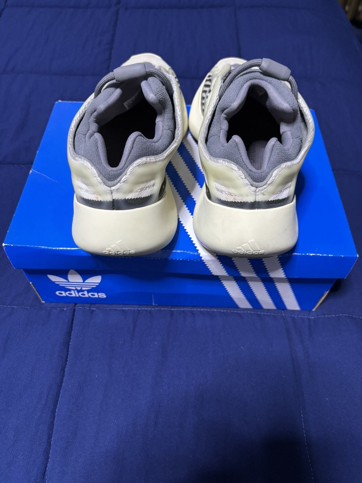 Adidas Adidas Yeezy 700 V3 Fade Salt 2022 Size 9.5 Size US 9.5 / EU 42-43 - 5 Thumbnail