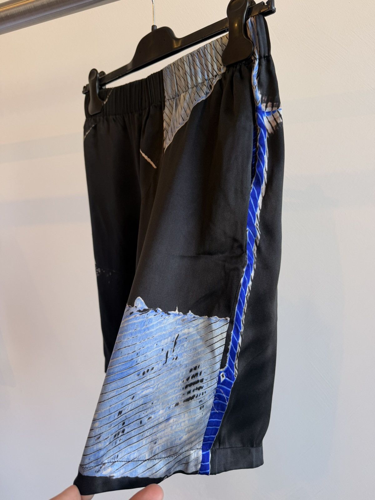 Other DELOS Printed Silk Short Black And Blue Abstract Size S Size 28" / US 6 / IT 42 - 2 Thumbnail