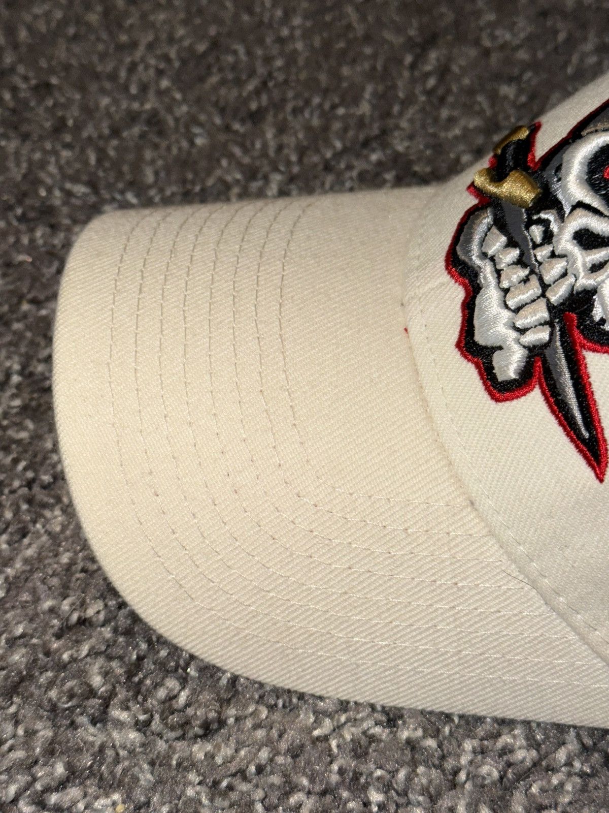 Zephyr Zephyr Never Dead Skull Pirate Hat Size Youth 6,3/4 Used PO Size ONE SIZE - 6 Thumbnail
