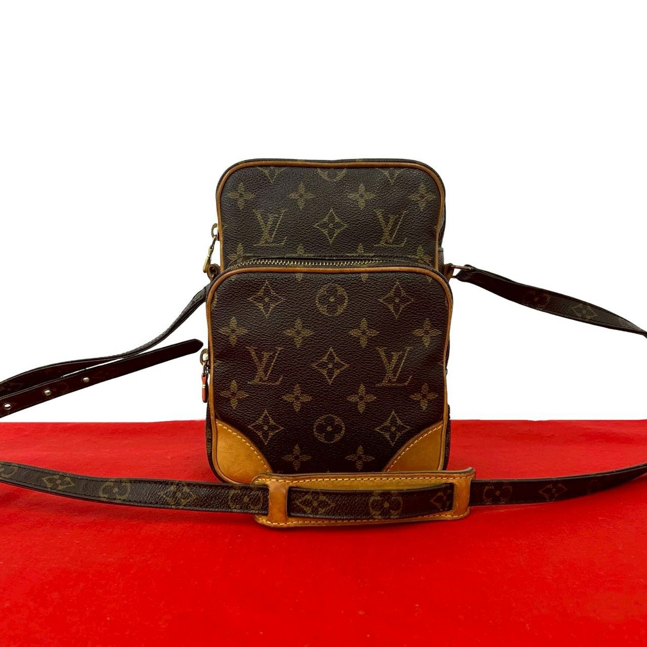 Louis Vuitton Louis Vuitton Louis Vuitton Monogram Leather Shoulder Bag Textile Shoulder Bag DUTY FREE for USA Size ONE SIZE - 1 Thumbnail