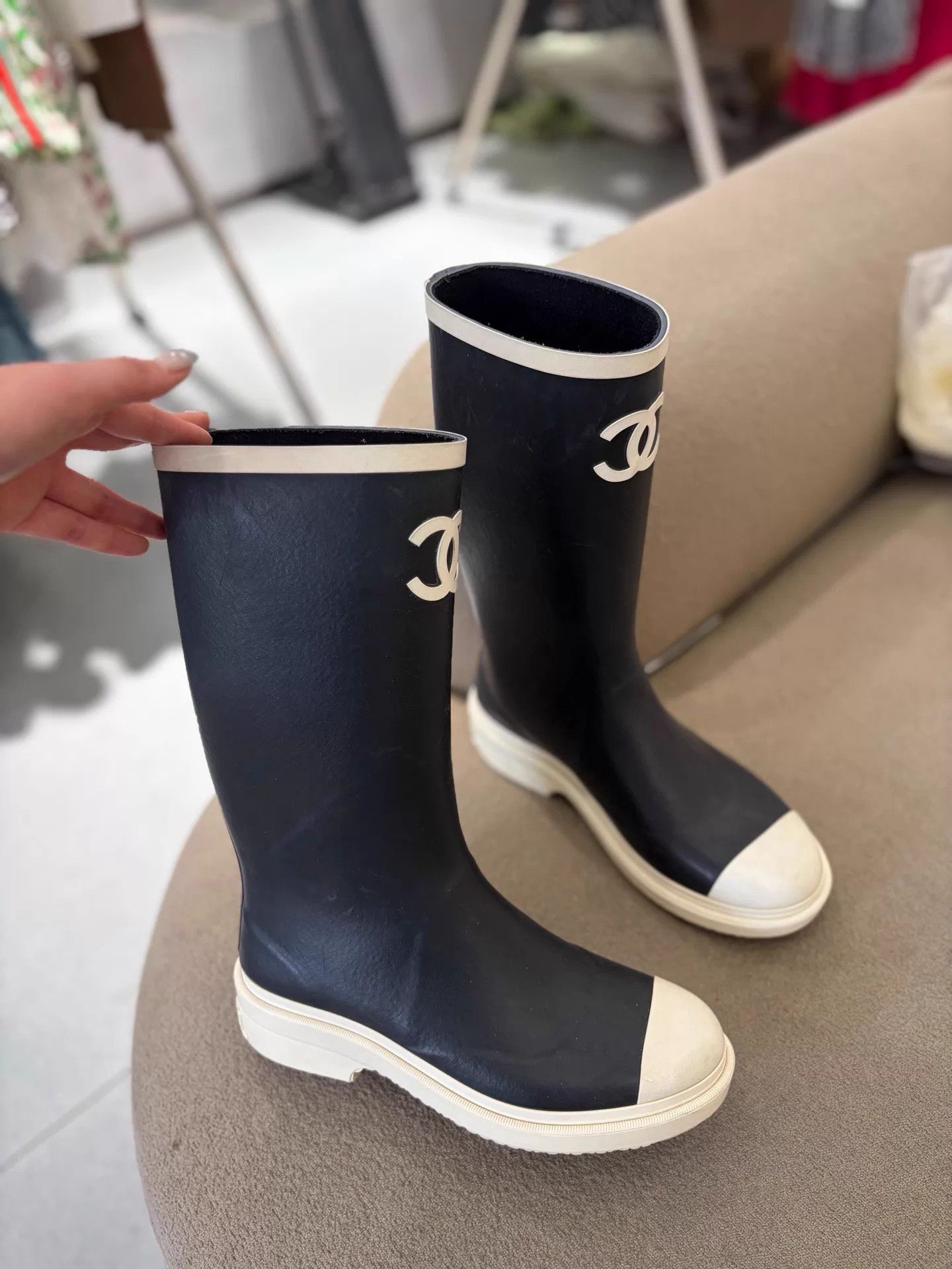 Chanel CHANEL Panda Colorway Rain Boots Women's 38 Size US 7.5 / IT 37.5 - 3 Thumbnail