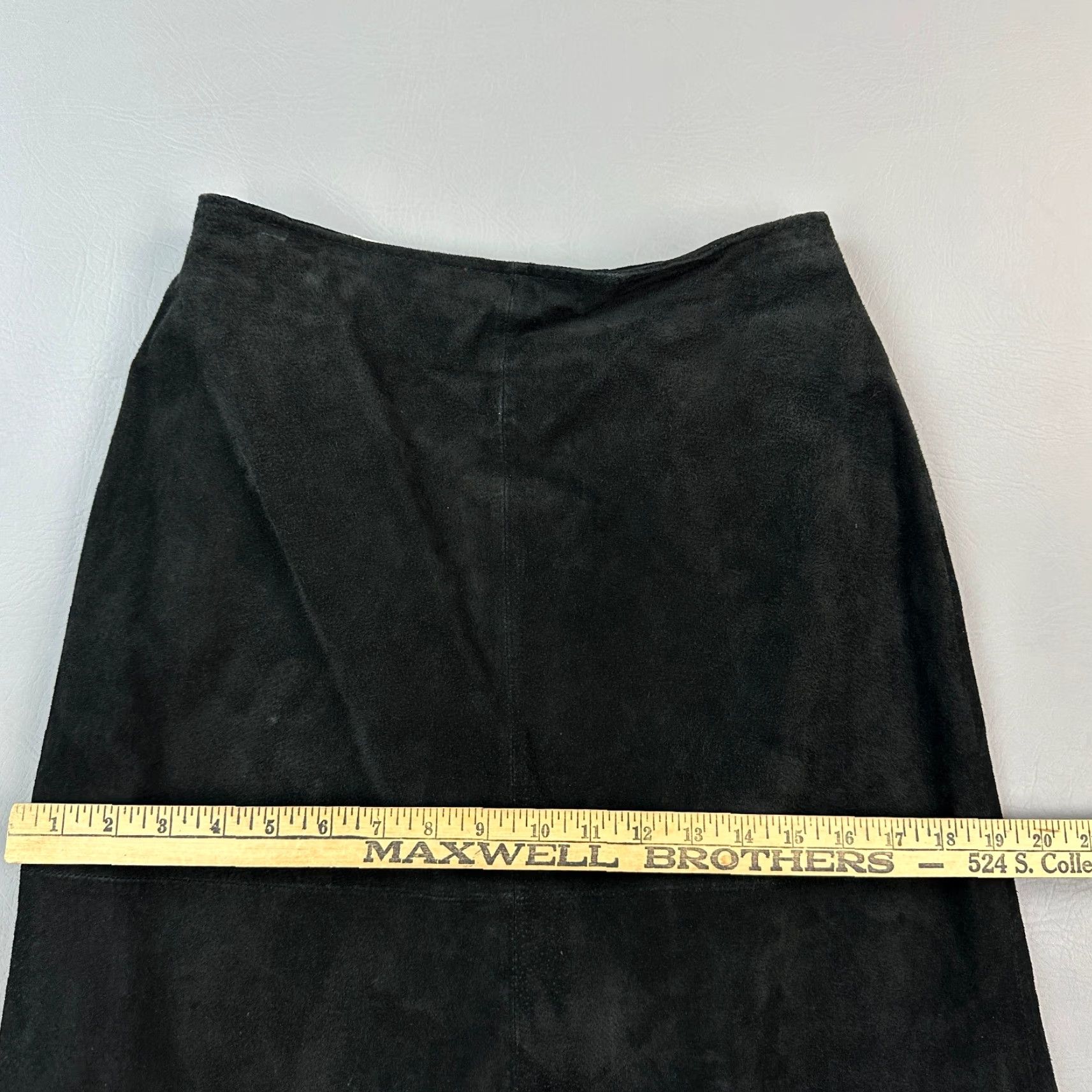 Vintage VINTAGE St Johns Bay Leather Skirt Women's 4 Black Suede Leather A-Line Knee Length Mens? Size 27" / US 4 / IT 40 - 7 Thumbnail