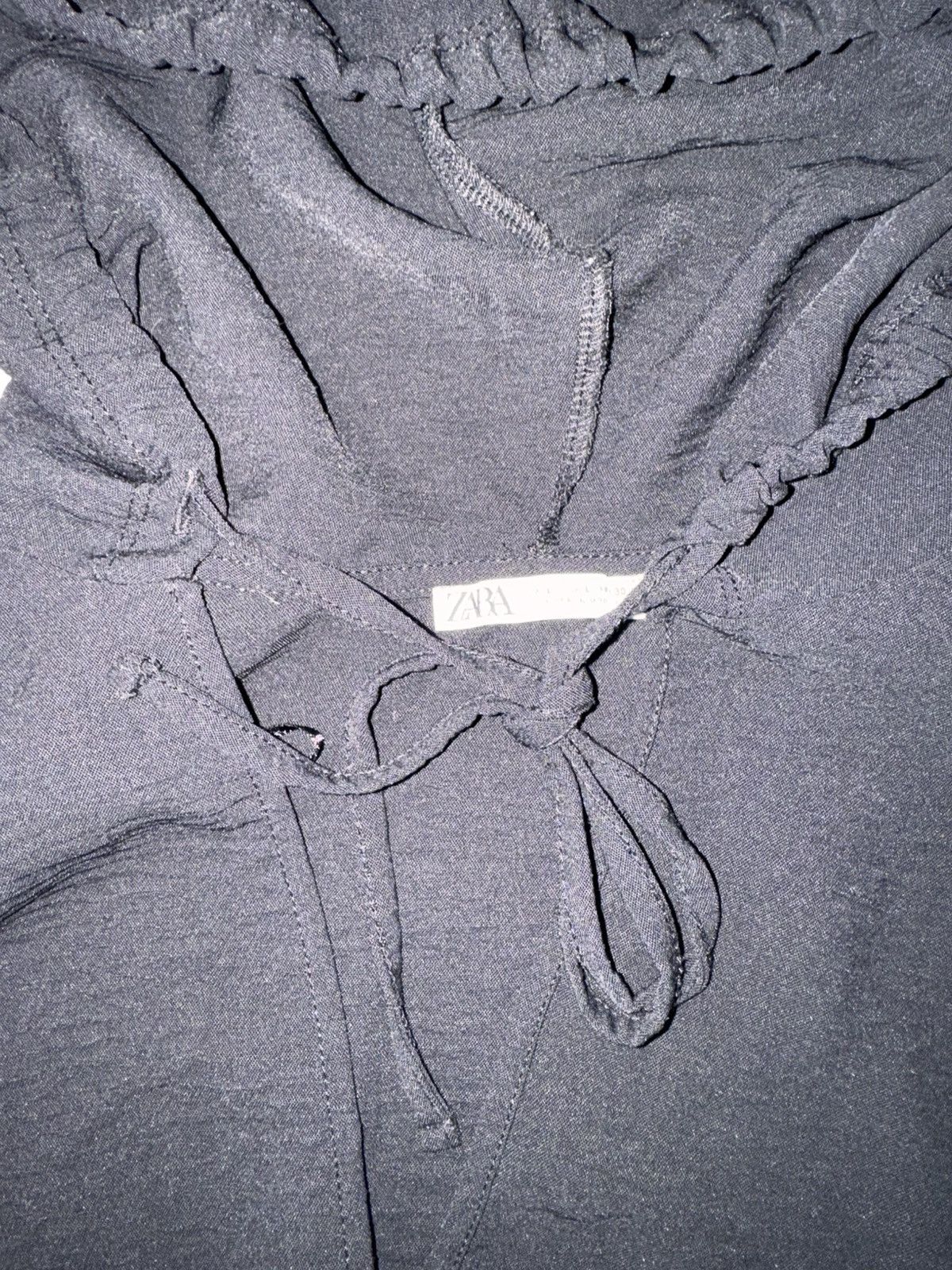 Zara Zara black crinkled fabric cropped fit Hoodie size L Size L / US 10 / IT 46 - 2 Thumbnail
