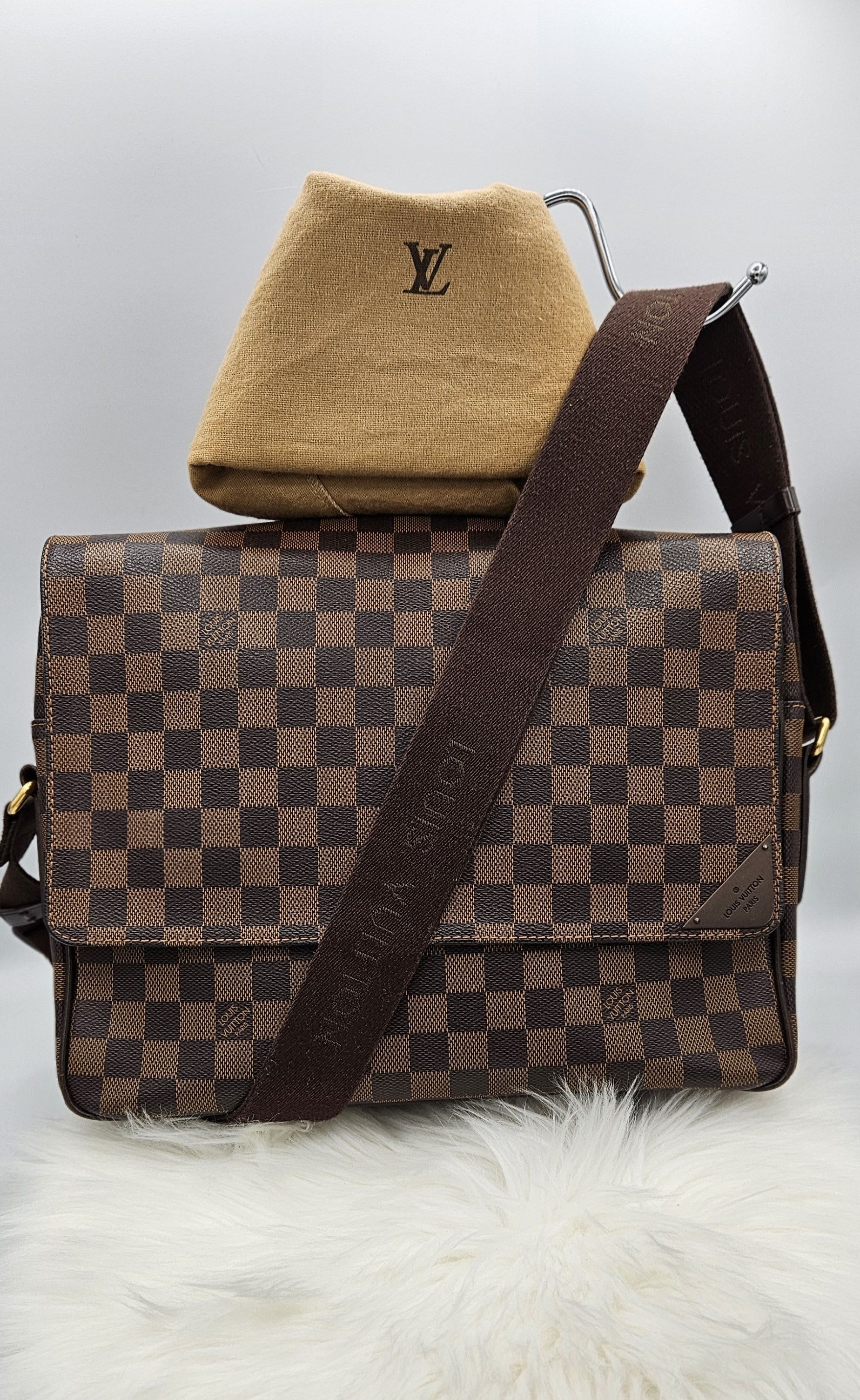 Louis Vuitton Louis Vuitton Damier Ebene Shelton MM Messenger Bag Size ONE SIZE - 1 Thumbnail