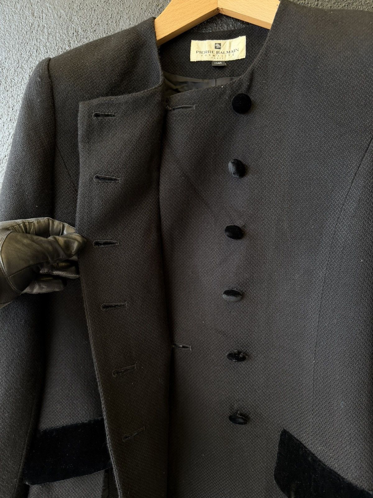 Pierre Balmain VINTAGE Pierre Balmain Formalite Black Velvet Button Blazer Size L / US 10 / IT 46 - 7 Thumbnail