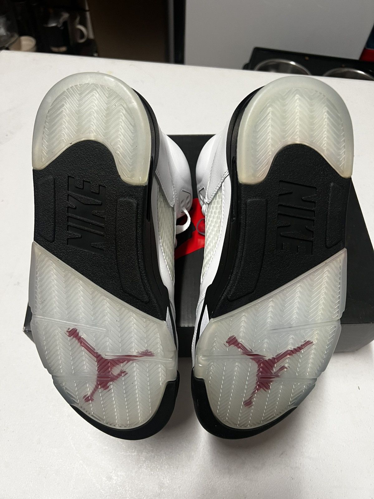 Jordan Brand Jordan 5 Retro Fire Red Silver Tongue Size US 9.5 / EU 42-43 - 2 Thumbnail
