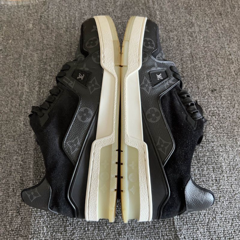 Louis Vuitton Louis Vuitton Trainer Low Top Men's Sneakers - Size US 10.5 / EU 43-44 - 9 Thumbnail