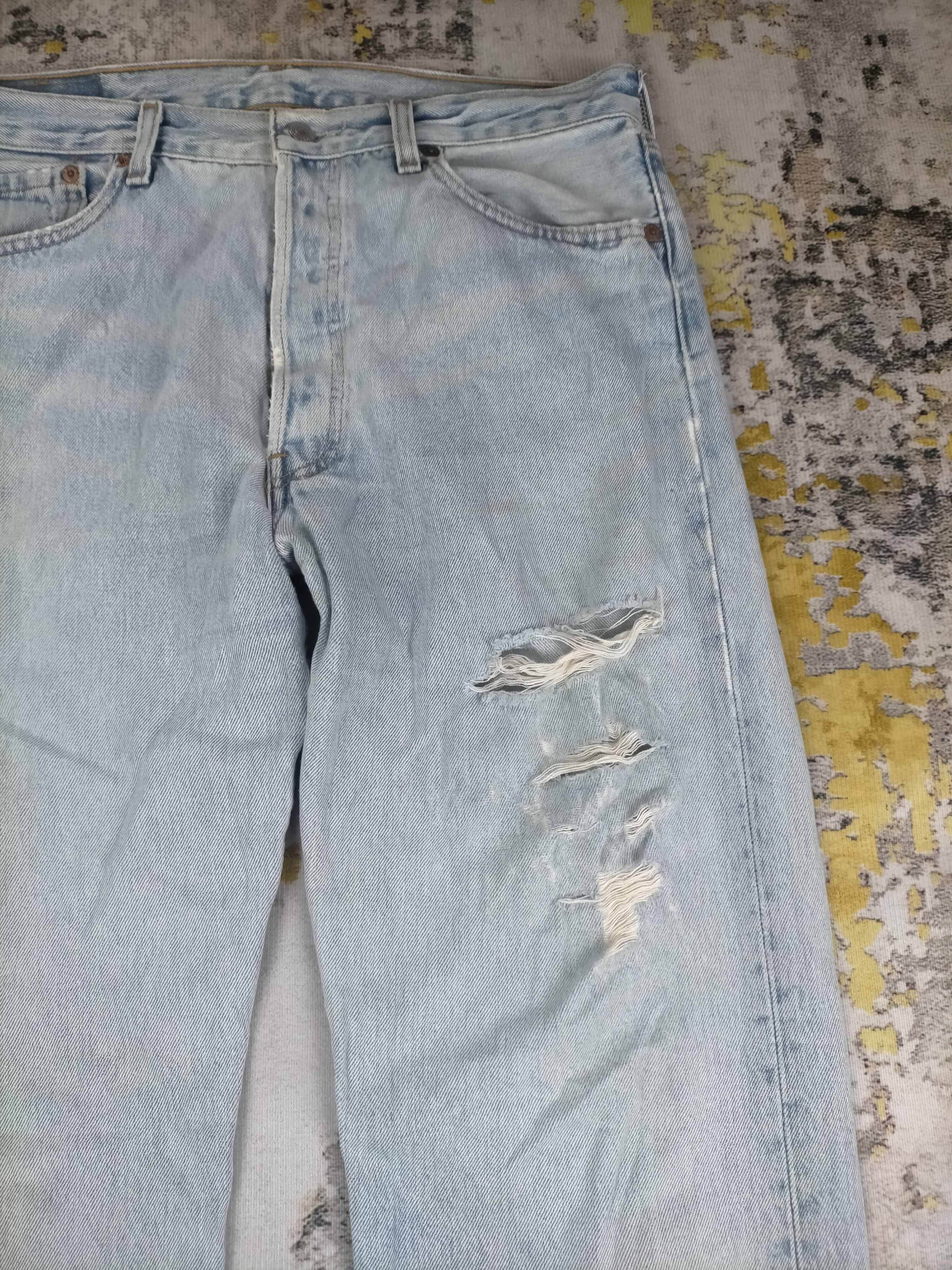 Levi's 🔥90s Levis 501 Button 524 Light Wash Distressed Jeans Size US 34 / EU 50 - 4 Thumbnail