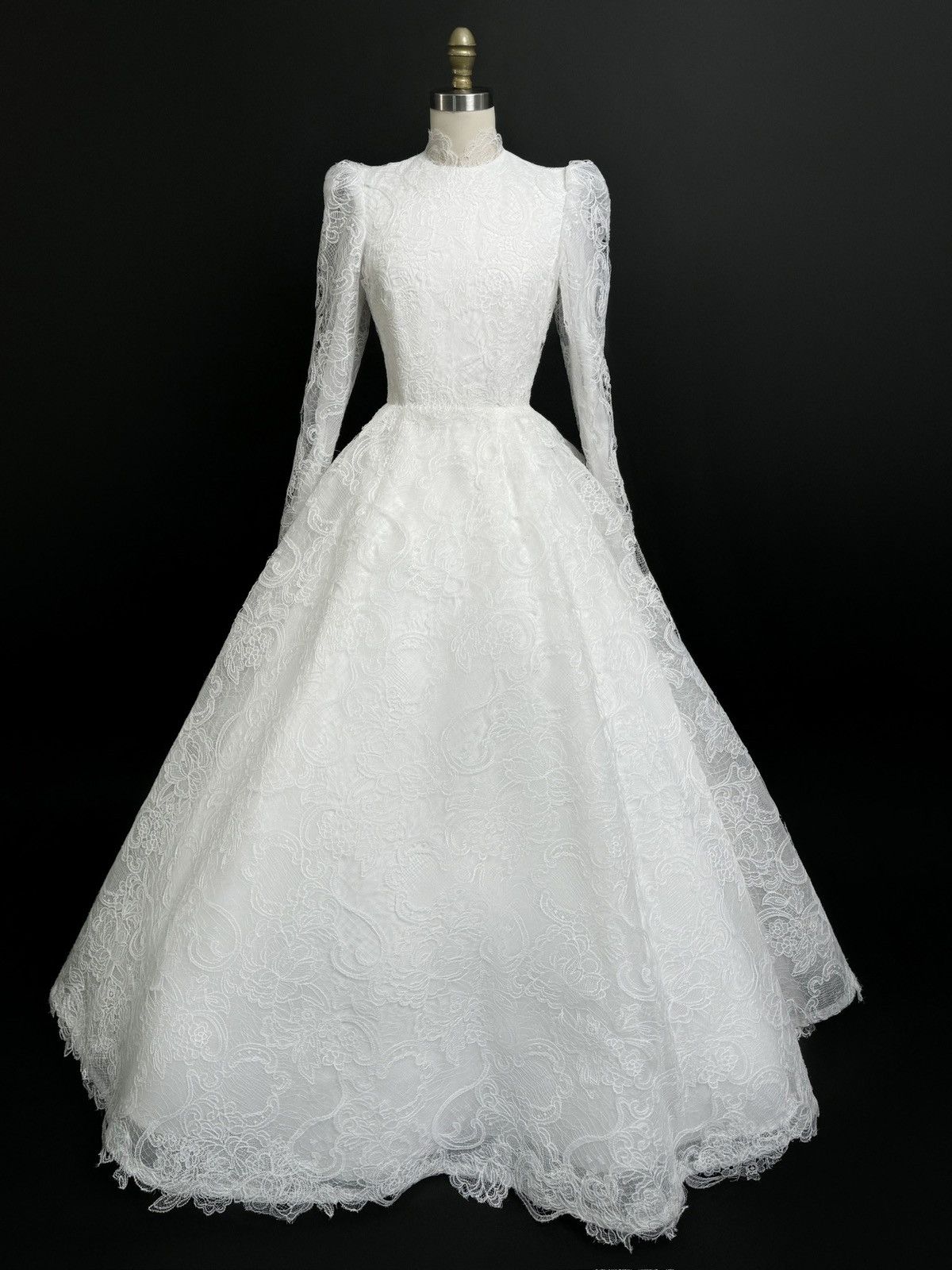Other Preloved US 2 Anna Augusta Embroidery Lace Bridal Dress Size XS / US 0-2 / IT 36-38 - 1 Thumbnail