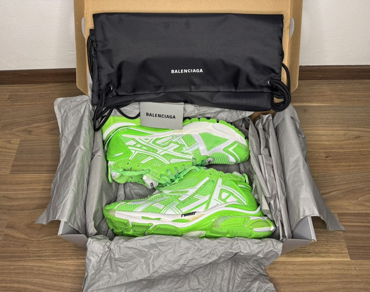 Balenciaga Balenciaga Runner Fluo Green Size US 10 / EU 43 - 11 Thumbnail