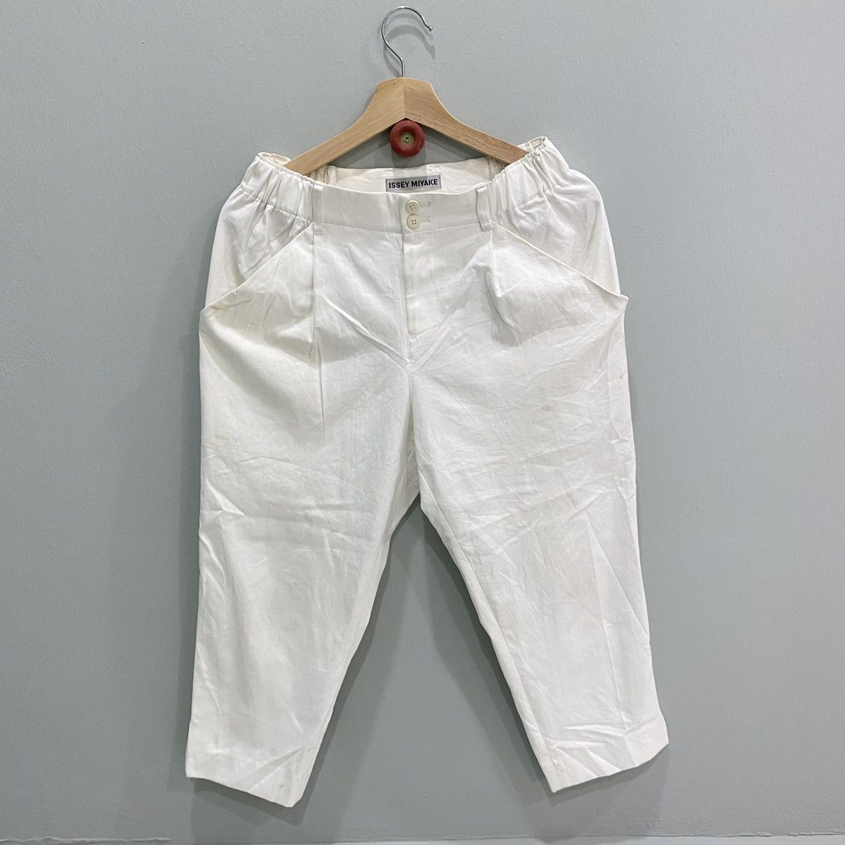 Issey Miyake Issey Miyake Pleated Balloon Leg Tapered Trousers White Size US 28 / EU 44 - 1 Thumbnail
