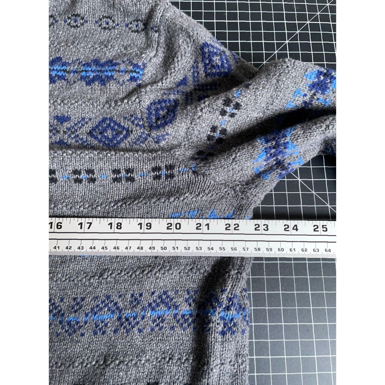 Croft & Barrow Croft & Barrow Sweater Men's Large Gray Blue Aztec Pattern Crewneck Lightweight Knit 90s Southwest Mens Size US L / EU 52-54 / 3 - 5 Thumbnail