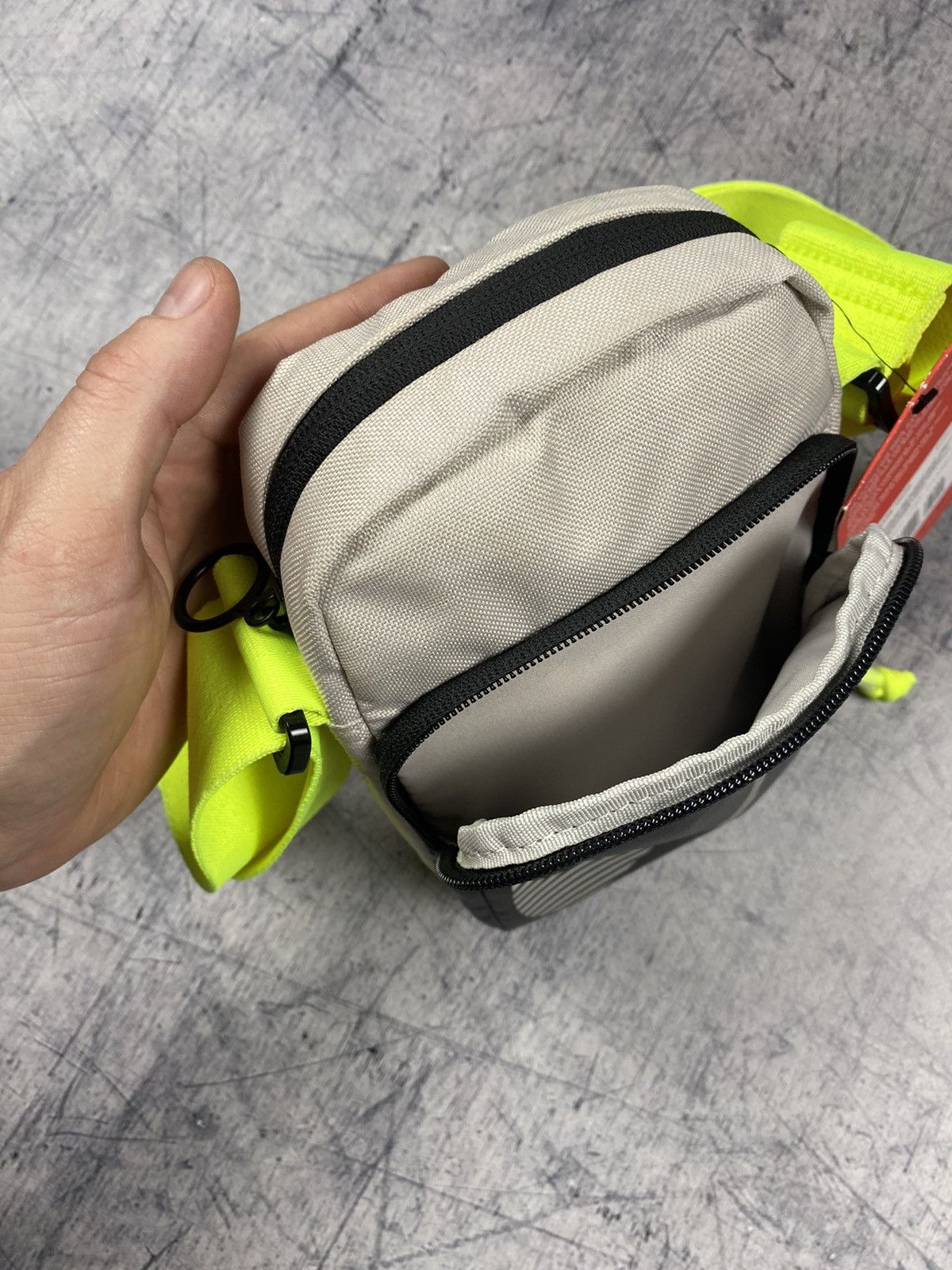 Nike Nike Sportwear Essentials Crossbody Drill Bag (1L) Size ONE SIZE - 11 Thumbnail