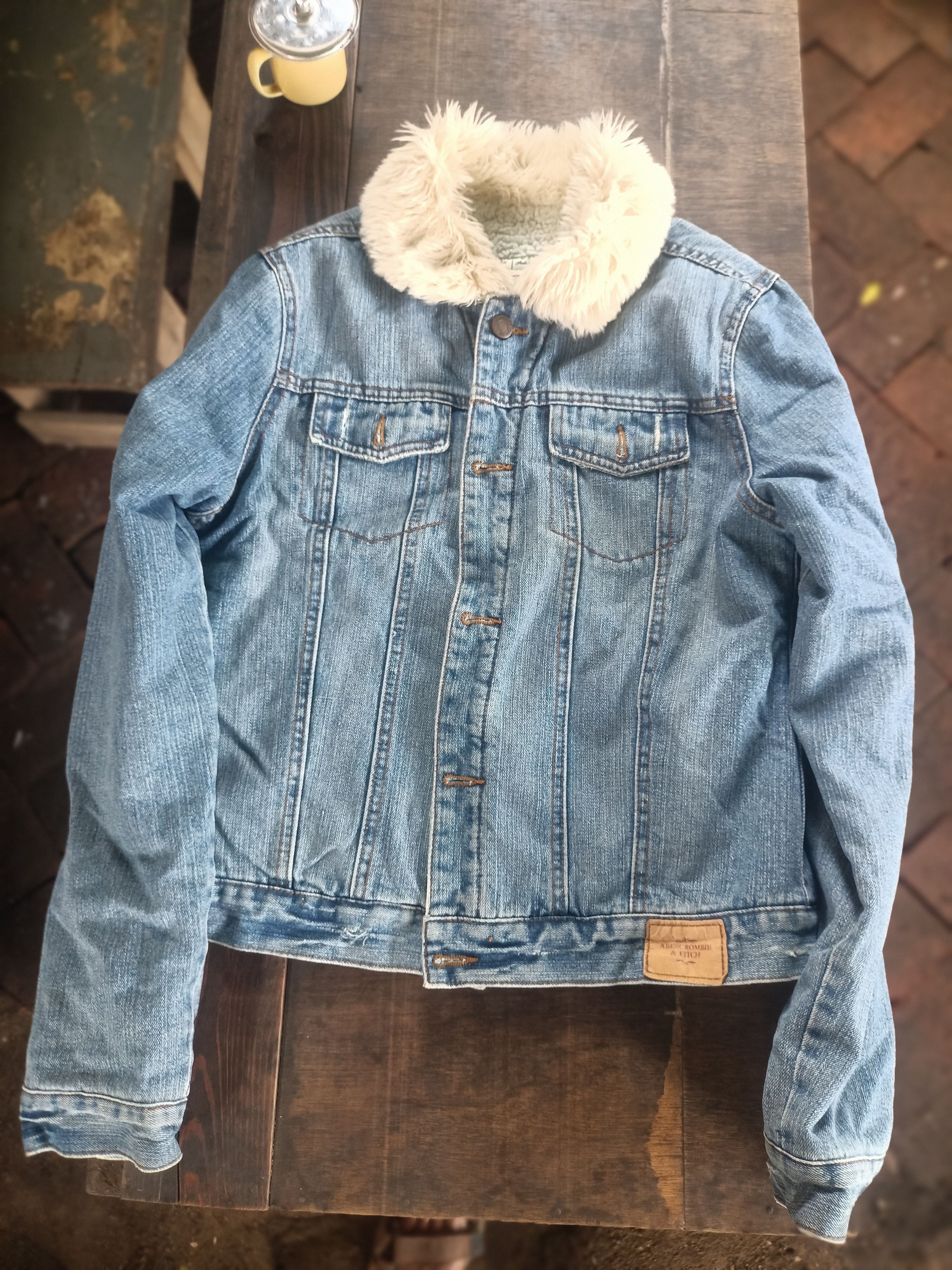 Abercrombie & Fitch Y2K Abercrombie & Fitch Sherpa Lined Denim Trucker Jacket Size S / US 4 / IT 40 - 1 Thumbnail