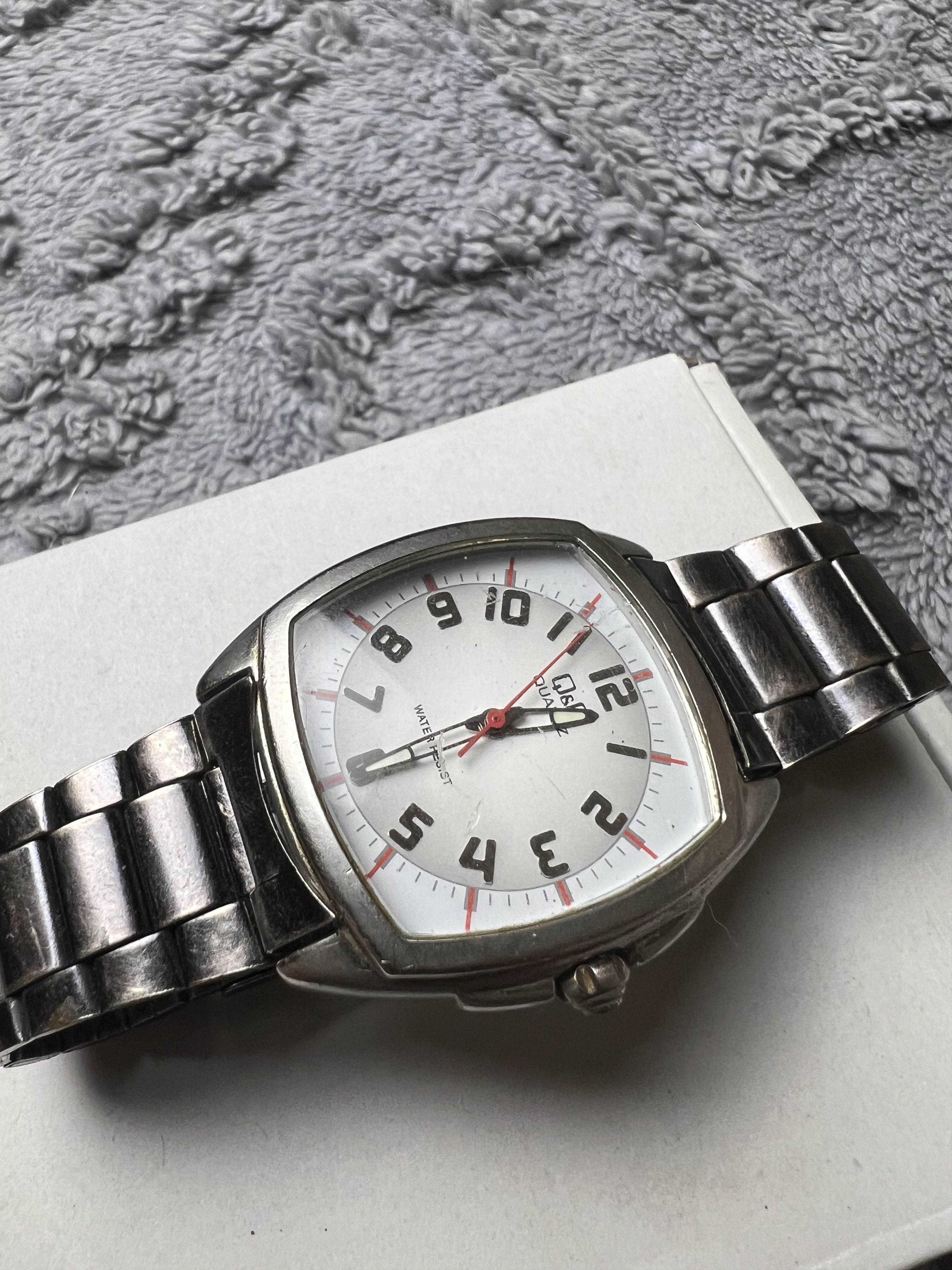 Vintage Futuristic Minimalistic Q&Q Japanese Style Bracelet Watch Size ONE SIZE - 6 Thumbnail