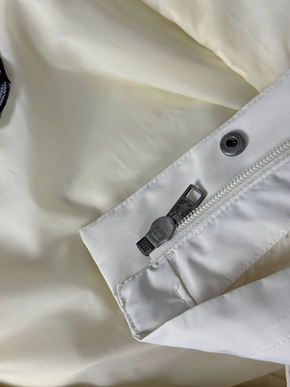 The North Face The North Face HyVent Belted Jacket WomensXS Waterproof Coat Size XS / US 0-2 / IT 36-38 - 15 Thumbnail