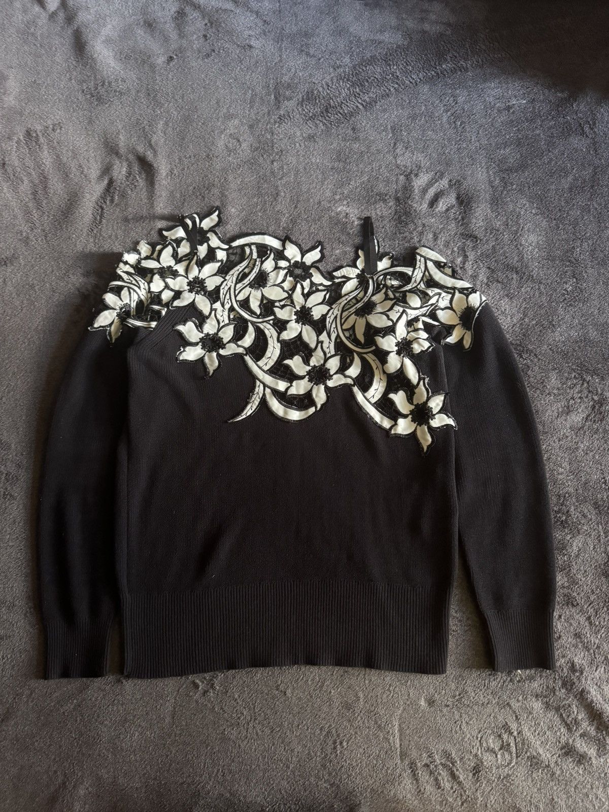 Sacai Sacai Black & White Floral sweaters RARE japanesse brand Size S / US 4 / IT 40 - 1 Thumbnail