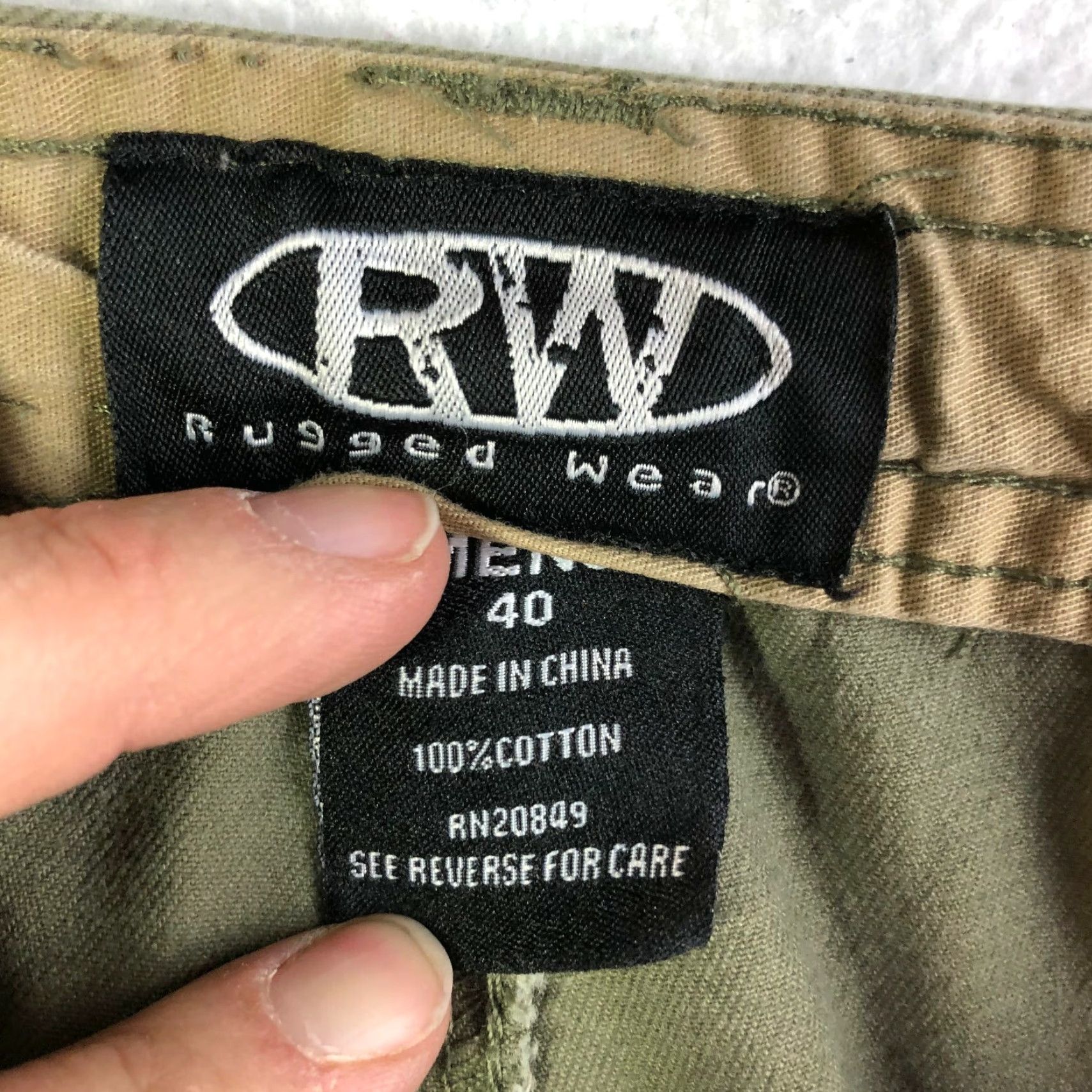 Vintage Rugged Wear Green Cargo Shorts Mens Size 40 Mid Rise 100% Cotton Size US 35 - 7 Thumbnail