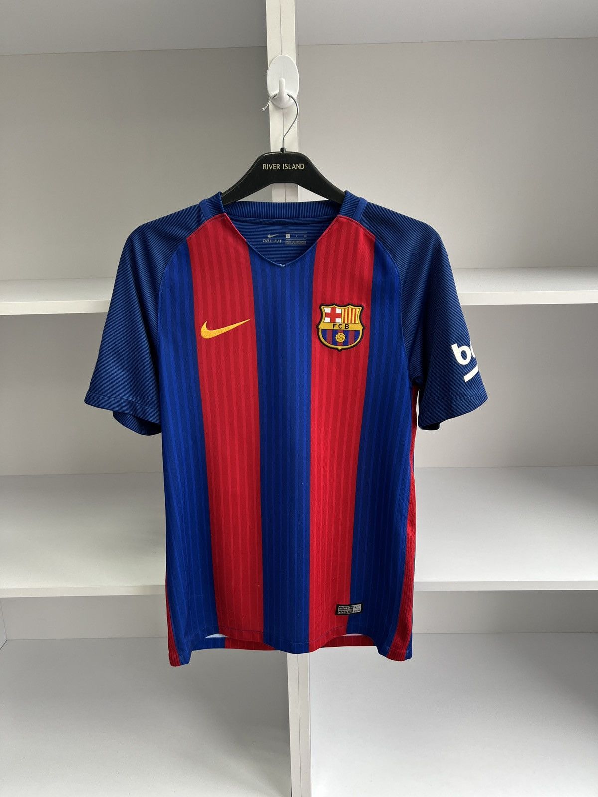 Nike × Vintage Vintage Barcelona Home 16/17 Jersey Size US S / EU 44-46 / 1 - 2 Thumbnail