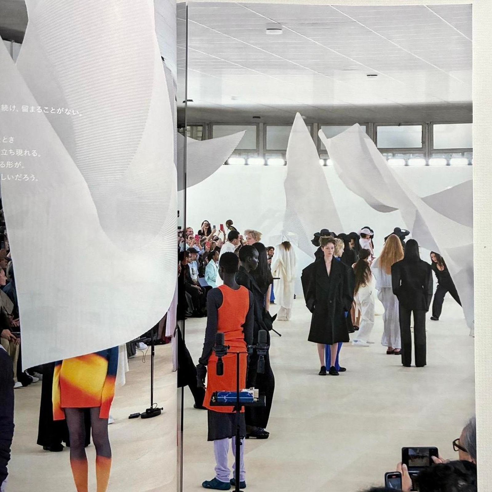 Issey Miyake × Japanese Brand Issey Miyake spring summer 2024 look book catalog Size ONE SIZE - 3 Thumbnail