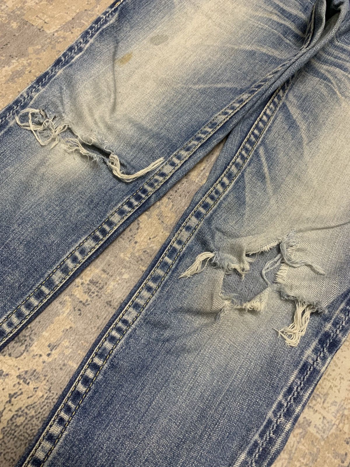 Japanese Brand One Piece x Rodeo Crowns Japanese Distressed Flared Jeans Size 32" / US 10 / IT 46 - 4 Thumbnail
