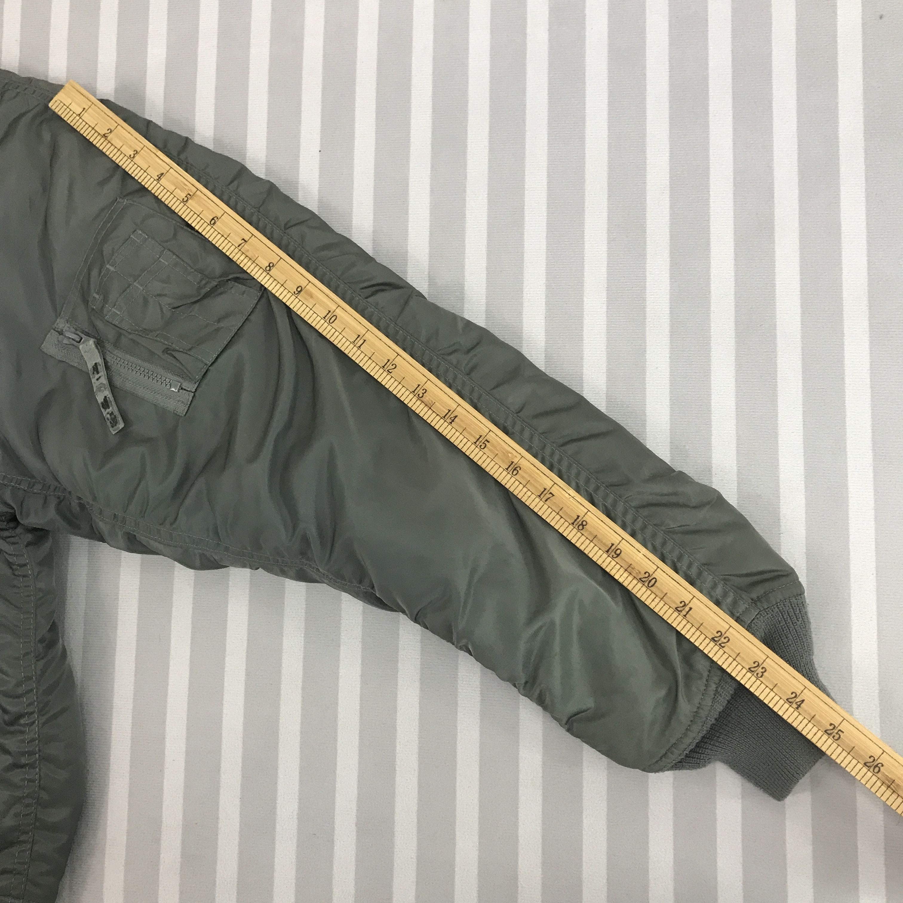 Alpha Industries Vtg Alpha industries Bomber military style fur hoodie jacket Size US L / EU 52-54 / 3 - 5 Thumbnail