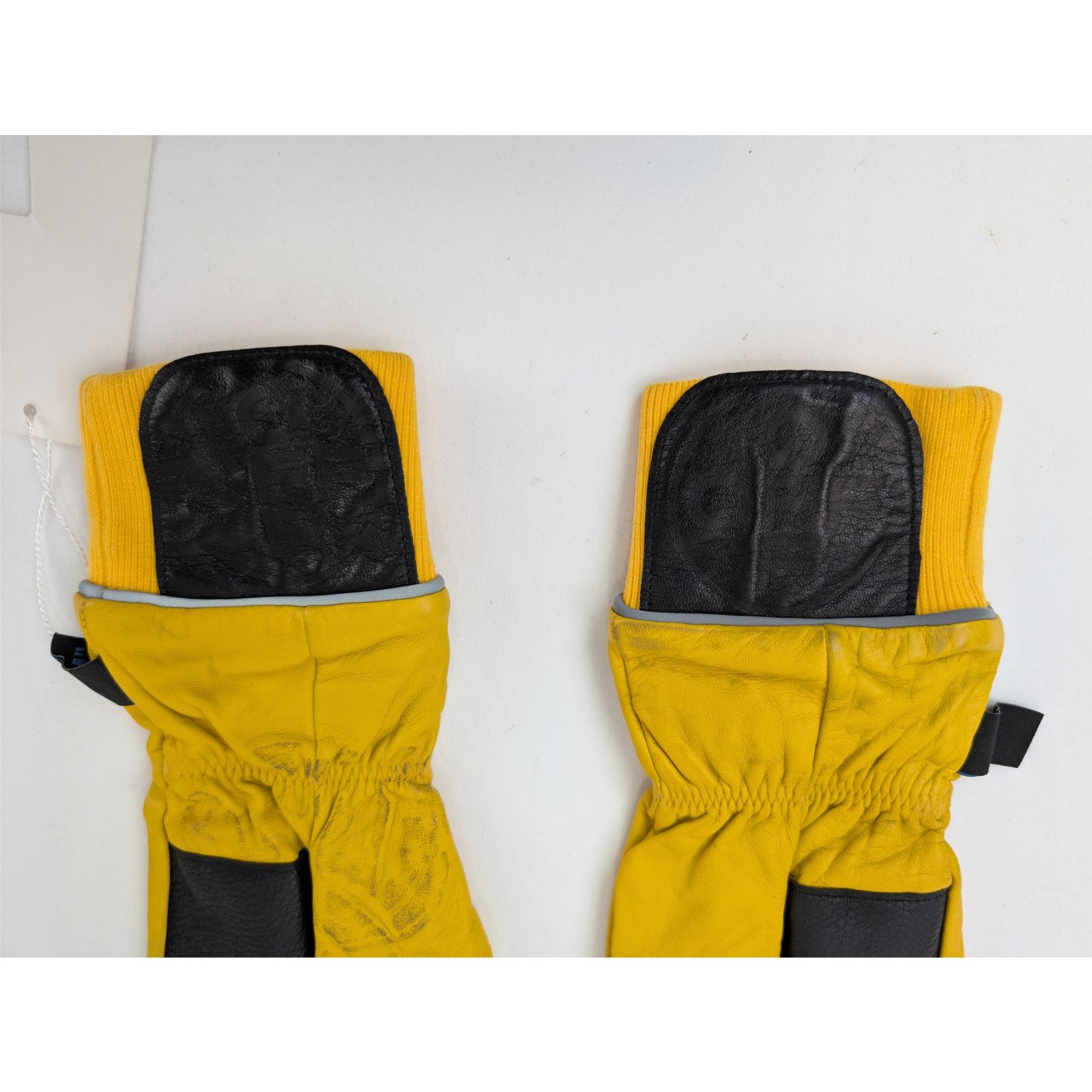 Off-White o1rshd1 Size: 10 / Distressed Logo Rib Cuff Gloves in Yellow Size ONE SIZE - 7 Thumbnail