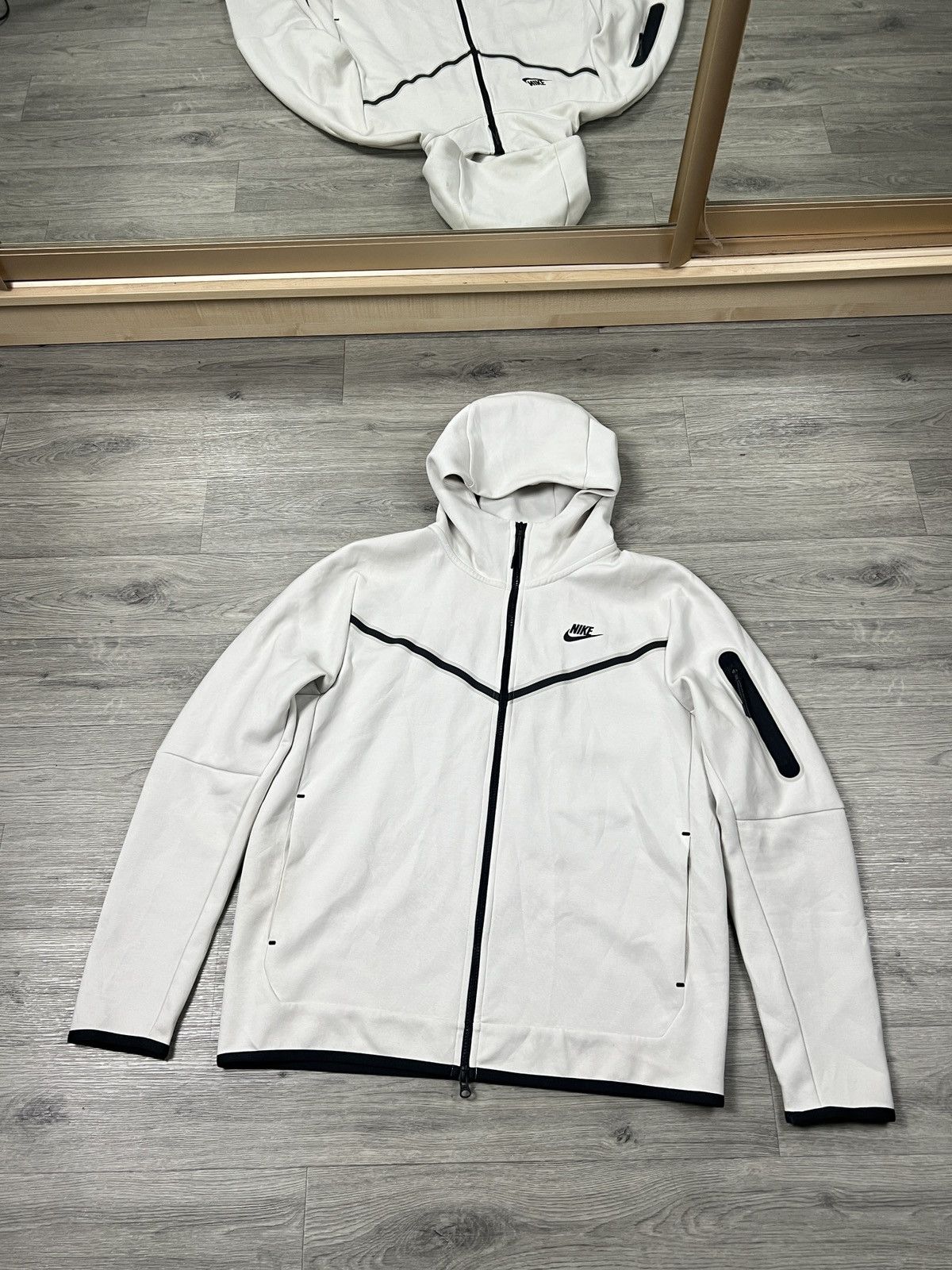 Nike NIKE NSW TCH FLC HOODIE MENS SIZE L Size US L / EU 52-54 / 3 - 1 Thumbnail