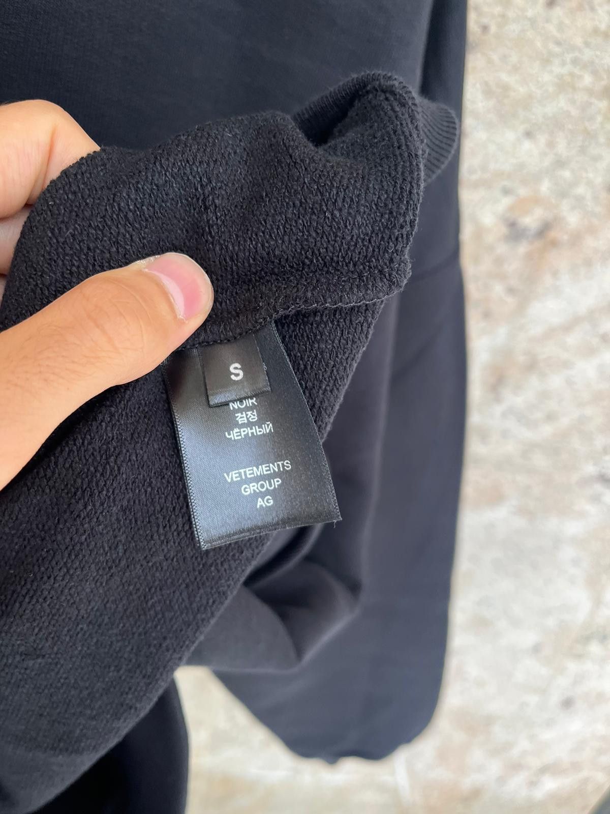 Vetements Sweet Logo Hoodie in Black Size US S / EU 44-46 / 1 - 14 Thumbnail