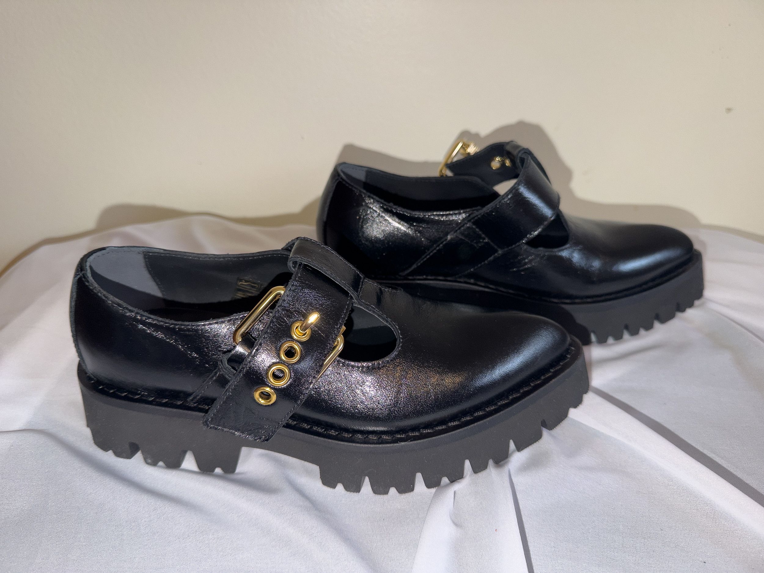 Moschino Pointed toe Leather Loafers Size US 5 / IT 35 - 1 Thumbnail
