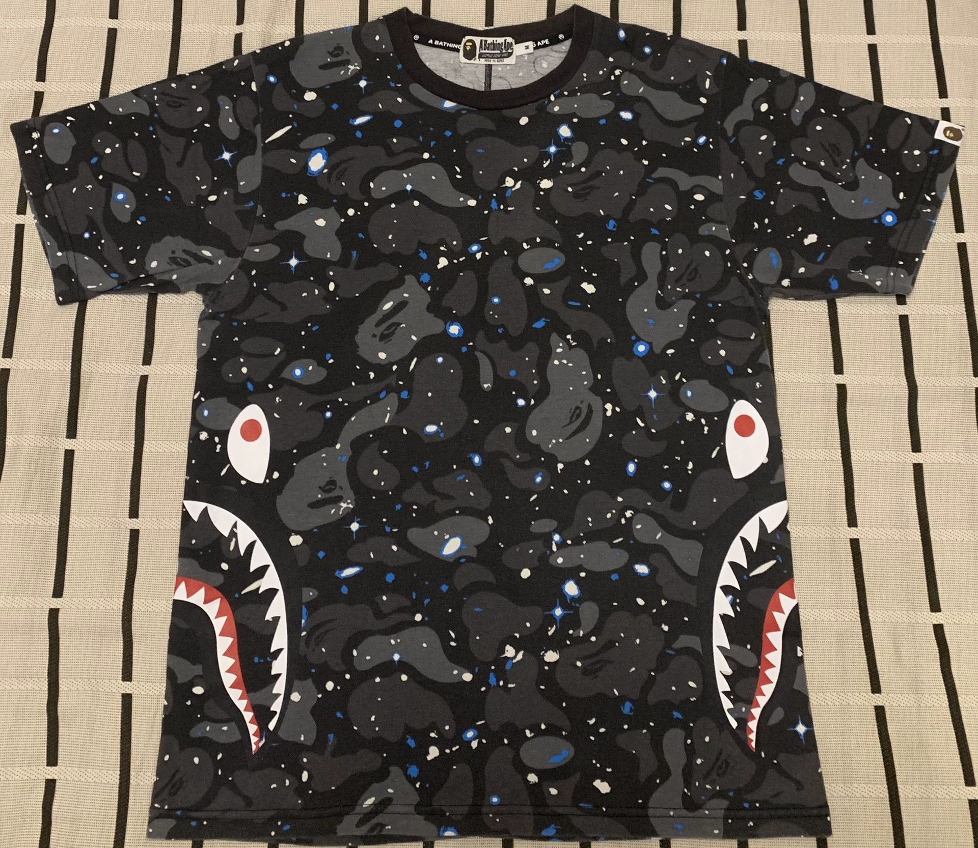Bape Bape Shark Camo T-Shirt M Men Size US M / EU 48-50 / 2 - 1 Thumbnail
