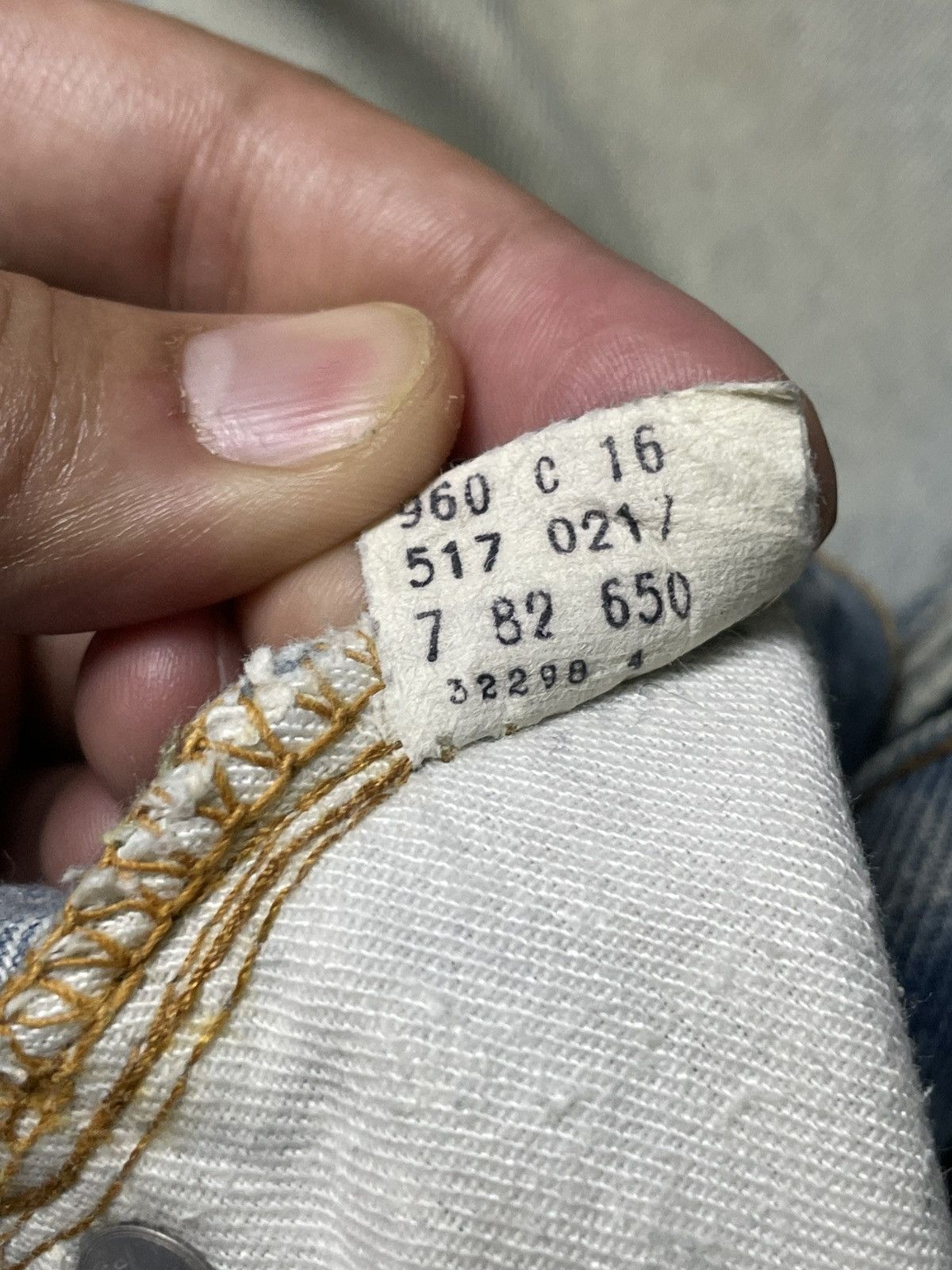 Vintage LEVIS Fashion Ripped Jeans (83)