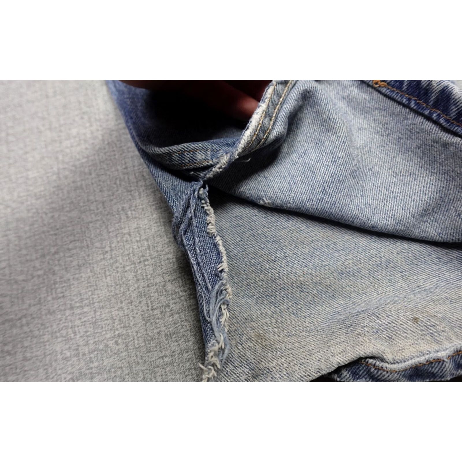 Levi's VINTAGE Levi's 550 Jeans Mens 36x32 Blue Relaxed Fit Light Wash Cowboy Rancher Jeans Mens 36 Blue Relaxed 550 Cowboy Jeans Levi's 550 Regular Fit Men Size US 36 / EU 52 - 4 Thumbnail