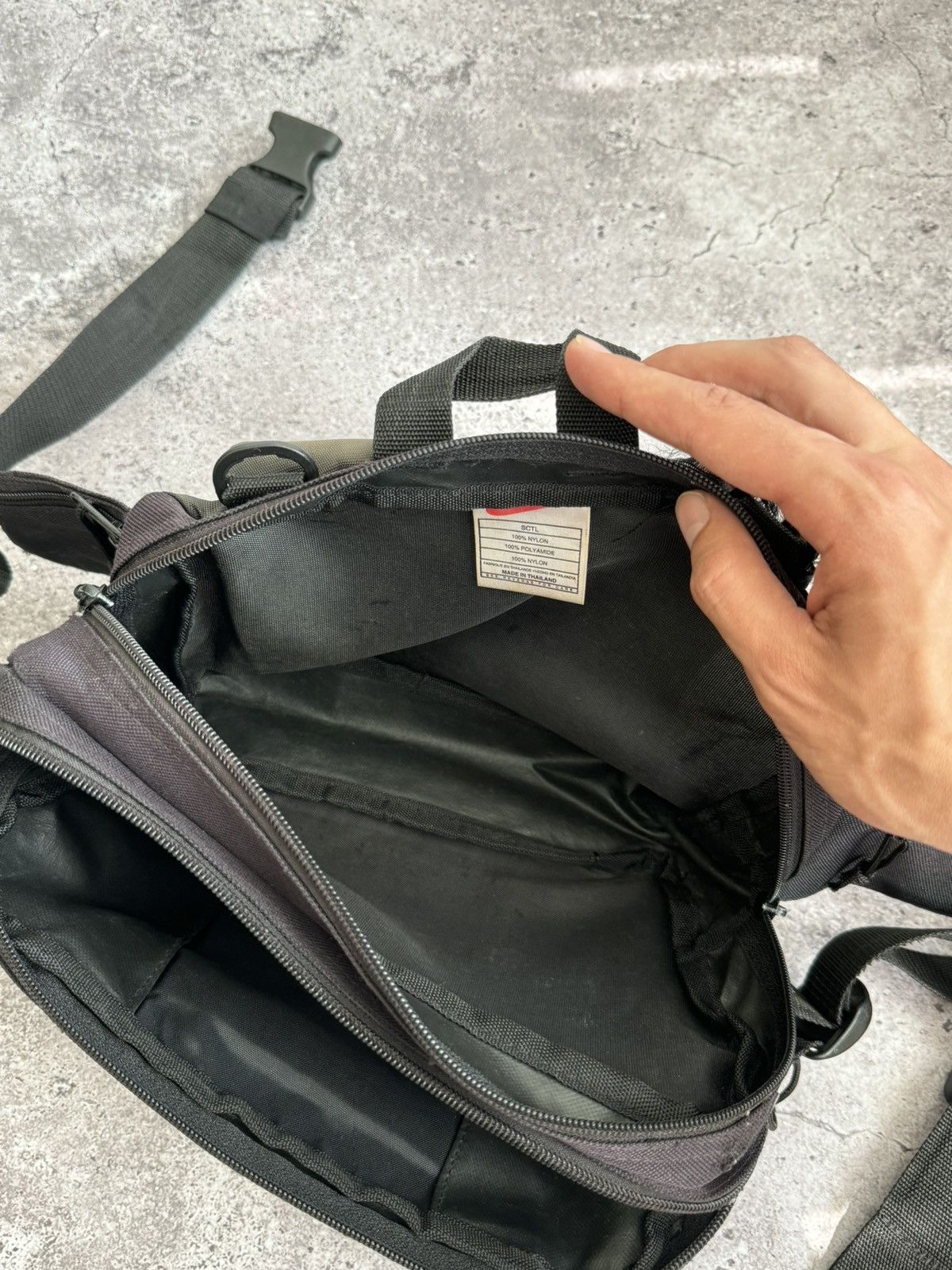 Nike × Vintage Vintage Nike distressed crossbody sling bag messenger Size ONE SIZE - 14 Thumbnail