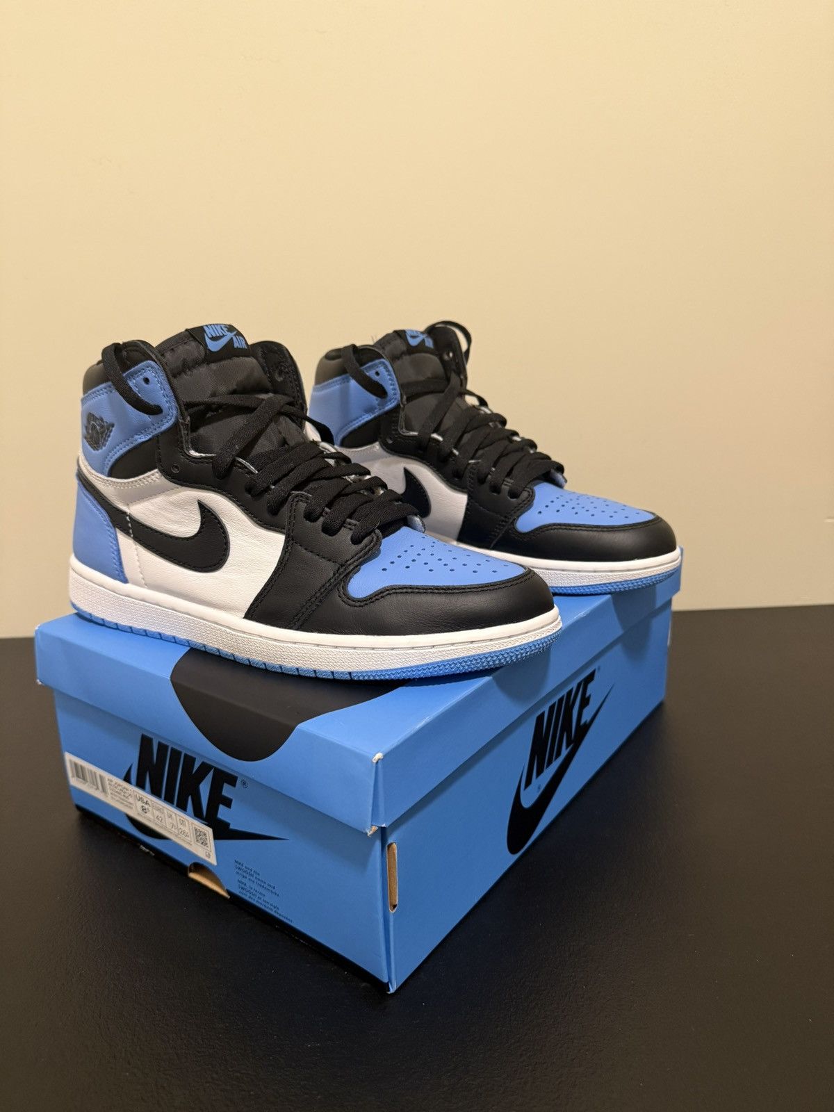 Nike Air Jordan 1 High OG University Blue Size US 8.5 / EU 41-42 - 4 Thumbnail