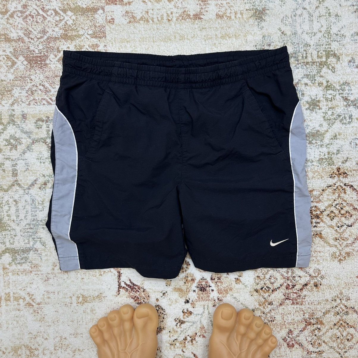 Nike × Vintage Vintage Nike Shorts Baggy Style Small Swoosh 00s Y2K Size US 28 / EU 44 - 1 Thumbnail