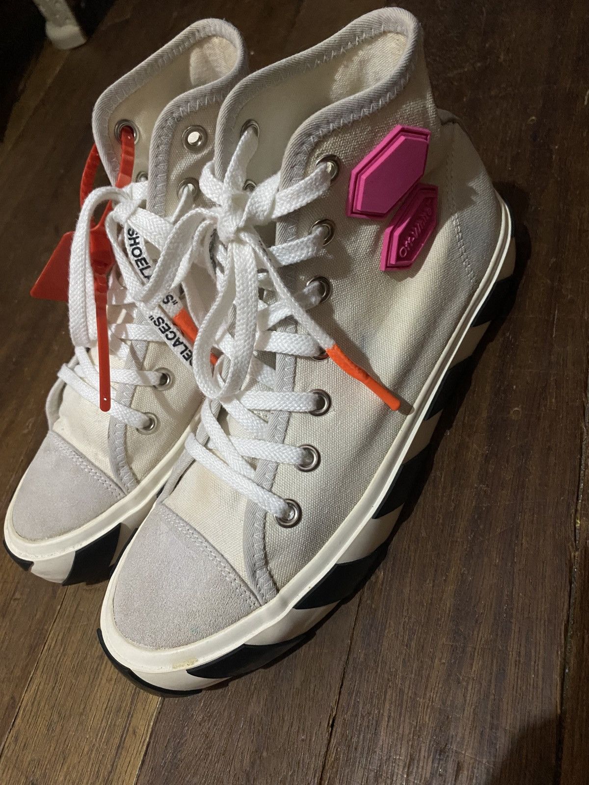 Off-White Off-White Vulcanized hi-top sneaker Size US 8 / EU 41 - 2 Thumbnail