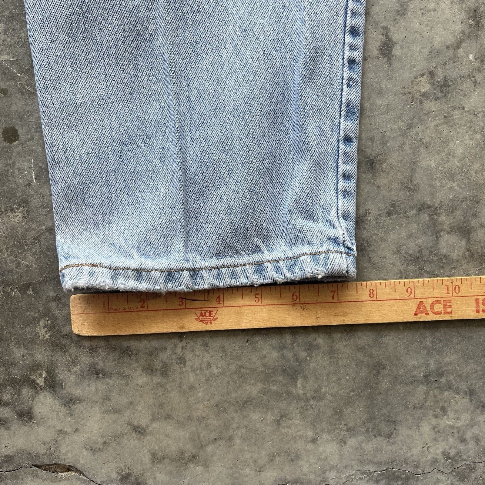 Levi's Vintage Levi’s 550 Jeans Mens 32 X 34 Light Wash Denim Relax Size US 32 / EU 48 - 4 Thumbnail