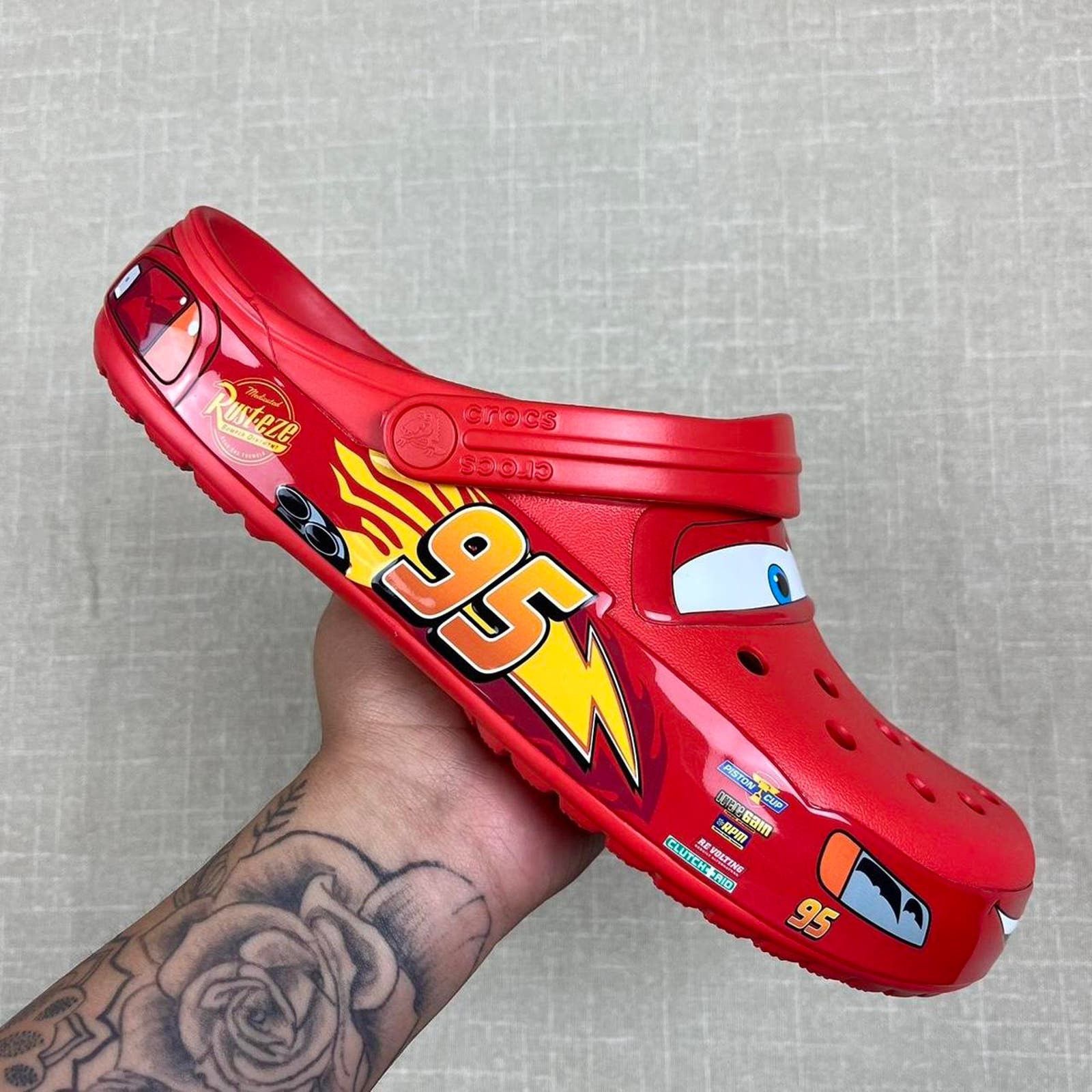 Lightning mcqueen crocs size 10 mens sale