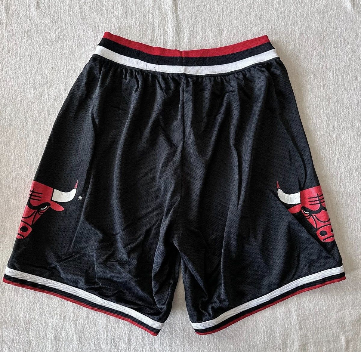 Champion Chicago Bulls Black Champion Shorts NBA 36/38 L NO Pocket Size US 36 / EU 52 - 5 Thumbnail