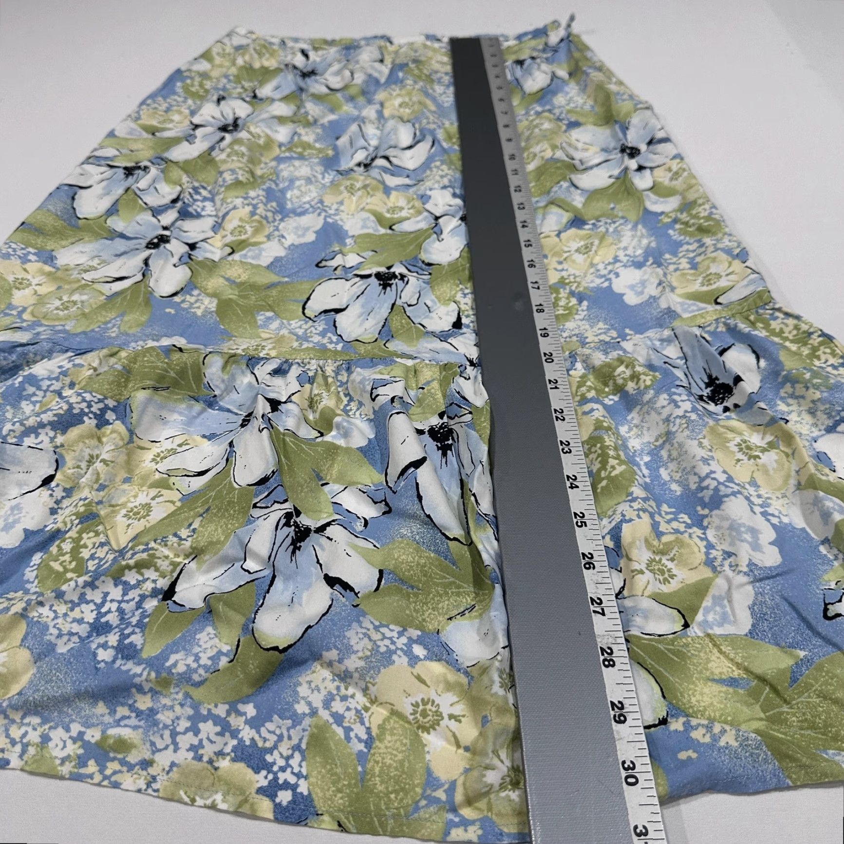 Vintage Emma James Skirt Womens 12 Petite Blue Floral Rayon Midi Trumpet Ruffle Fairy Garden Seasonal Spring Summer Fall Winter Women Dog? Size 34" / US 12 / IT 48 - 6 Thumbnail