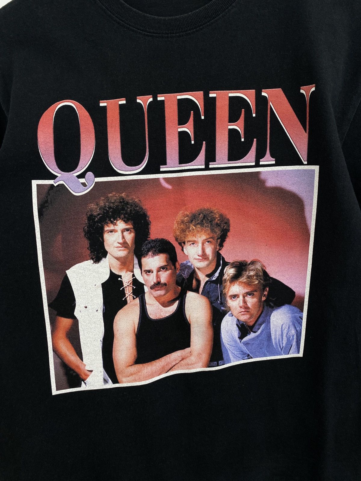 Band Tees 🇺🇸 Vintage Y2K Queen Rock Band T-Shirt Rare Retro Size US M / EU 48-50 / 2 - 6 Thumbnail