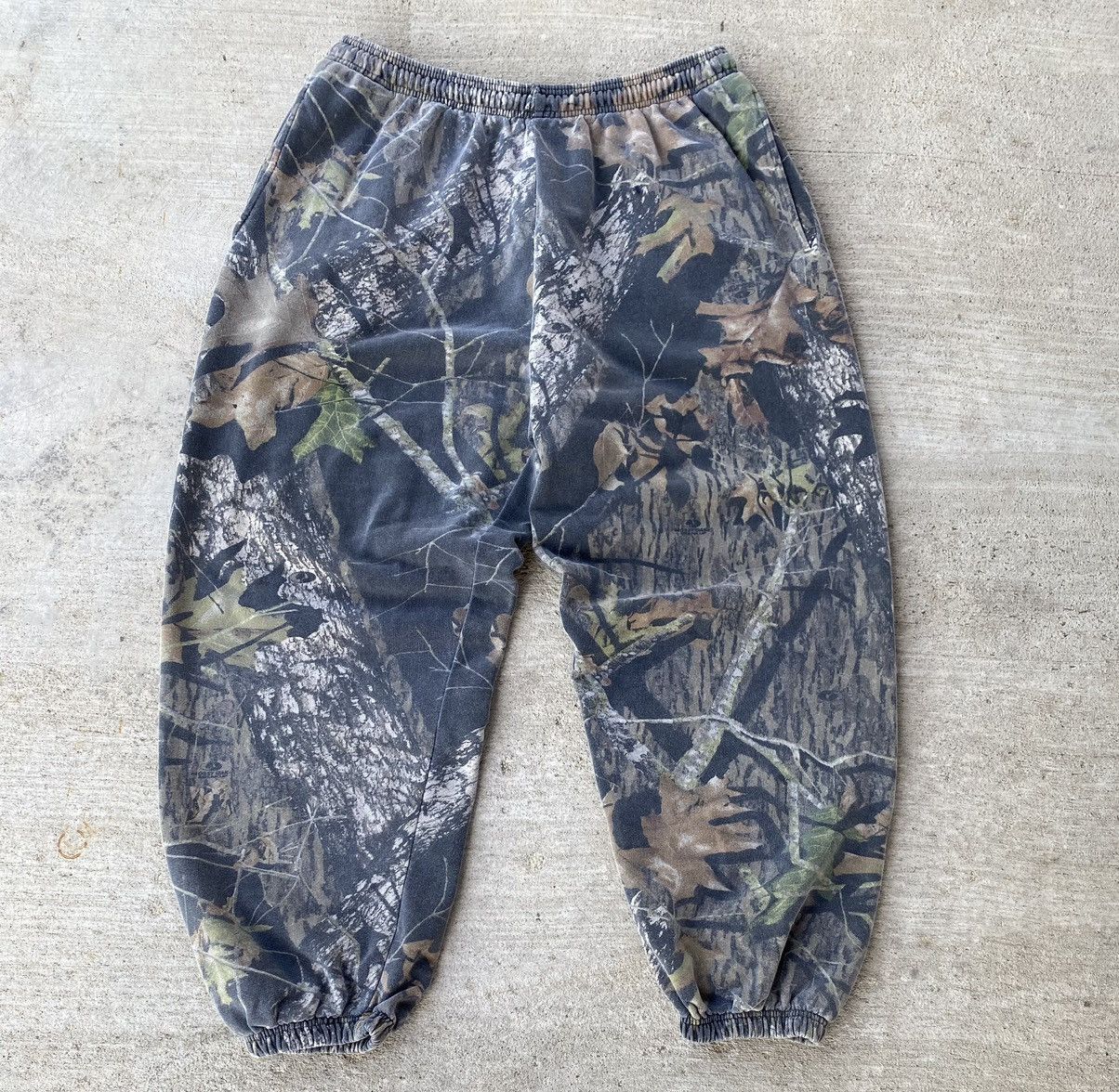 image of Mossy Oaks x Realtree Vintage 90’S Baggy Camouflage Realtree Sweatpants in Green, Men's (Size 36)