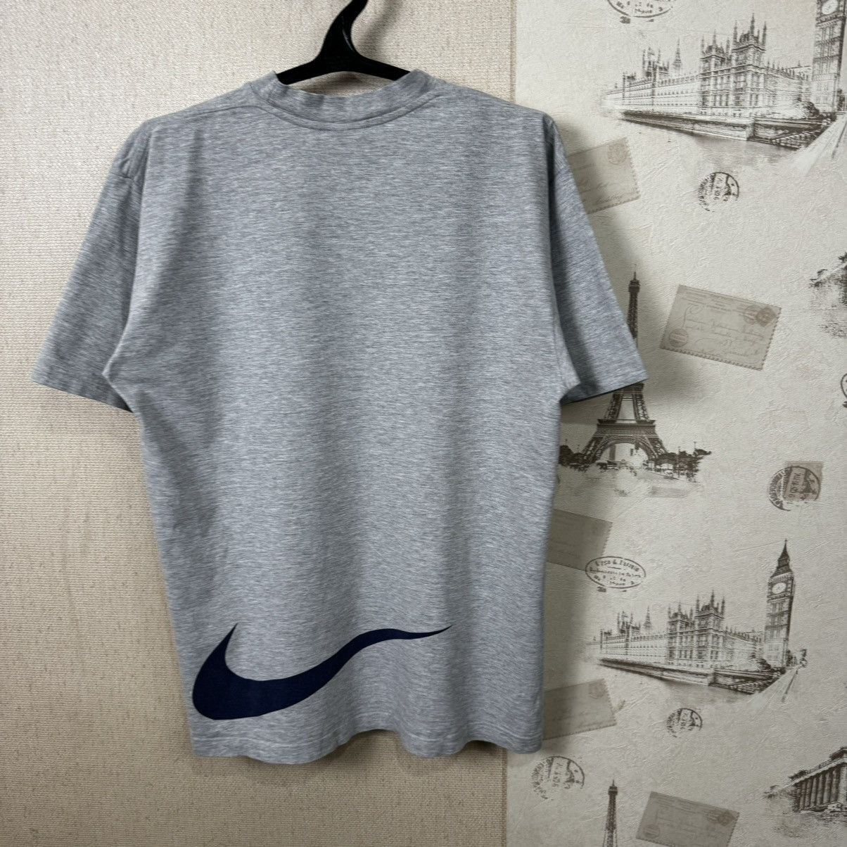Nike × Vintage Vintage Nike 90s T shirt Centre Logo Gray XL Streetwear Size US XL / EU 56 / 4 - 17 Thumbnail