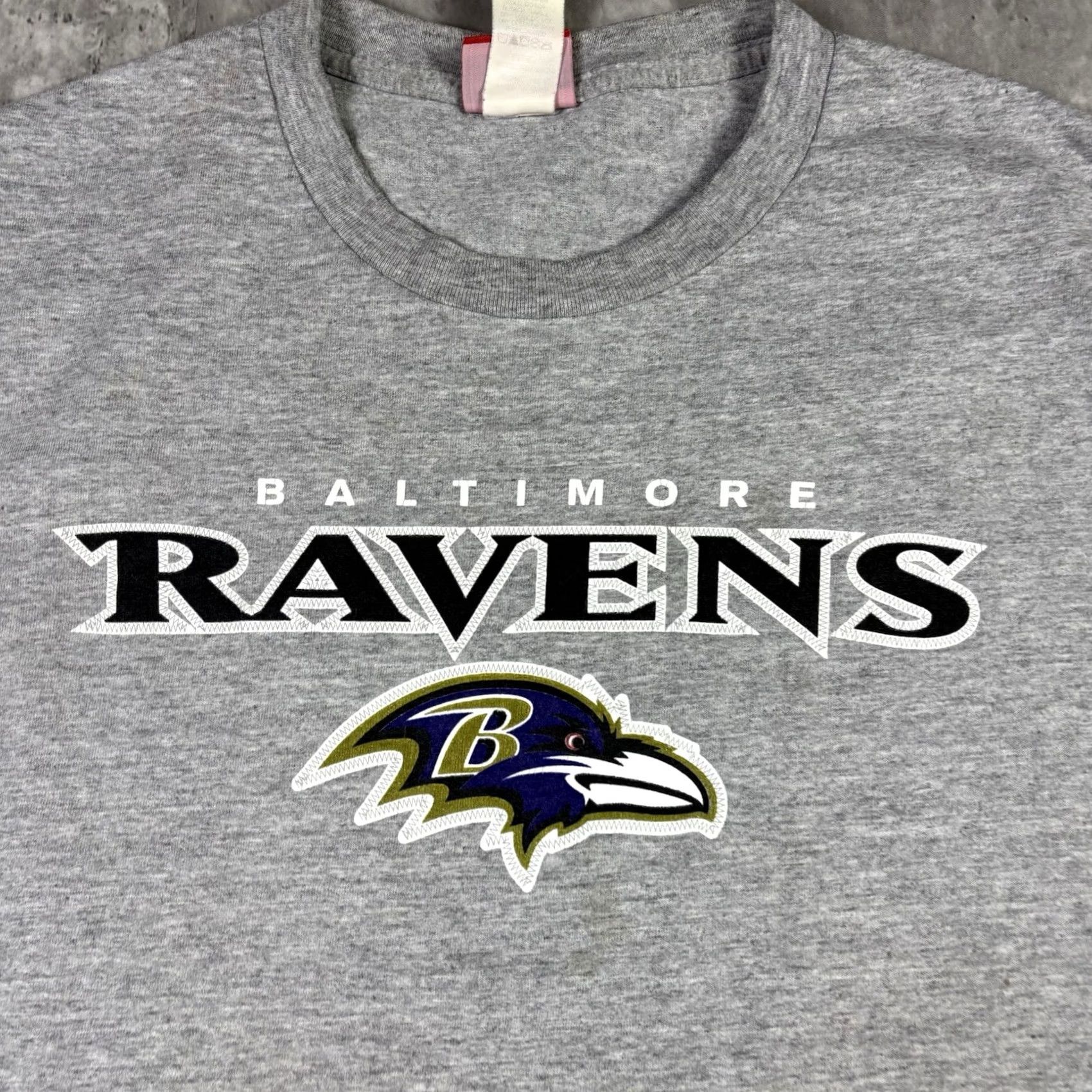 NFL VINTAGE Ravens Logo NFL T Shirt Gray M Adult Football 90s Retro Graphic Print Short Sleeve Crew Neck Cotton Men Size M Logo Ravens Ravens Team Mens Size US M / EU 48-50 / 2 - 3 Thumbnail