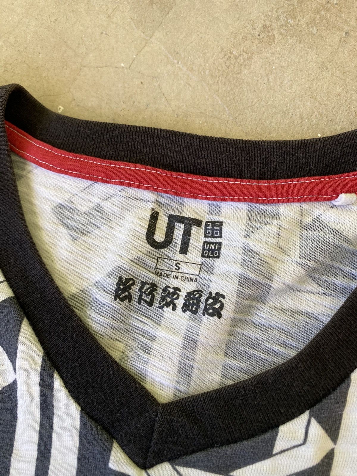 Uniqlo Uniqlo UT Japanese Pattern All Over Print Tee Japan Size US S / EU 44-46 / 1 - 4 Thumbnail